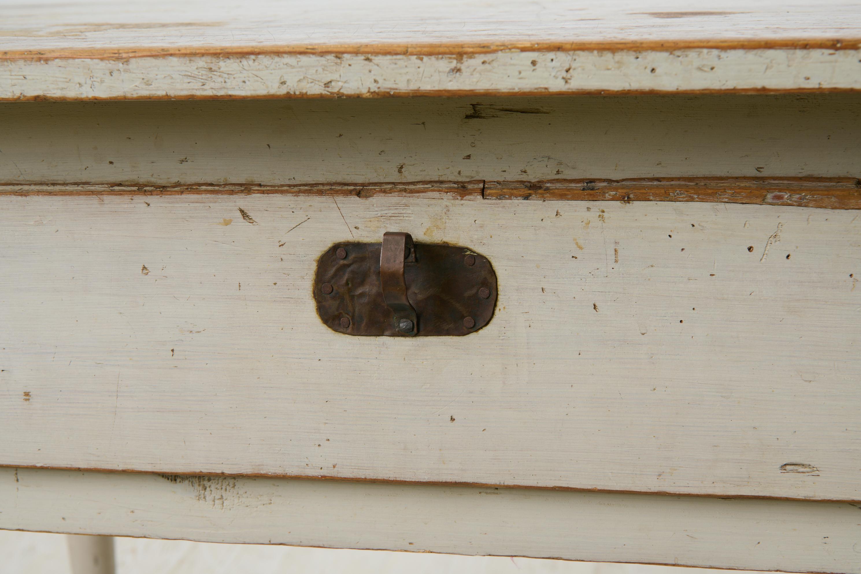 Antico tavolino da casa svedese folk art con cassetto in stile impero in vendita 1