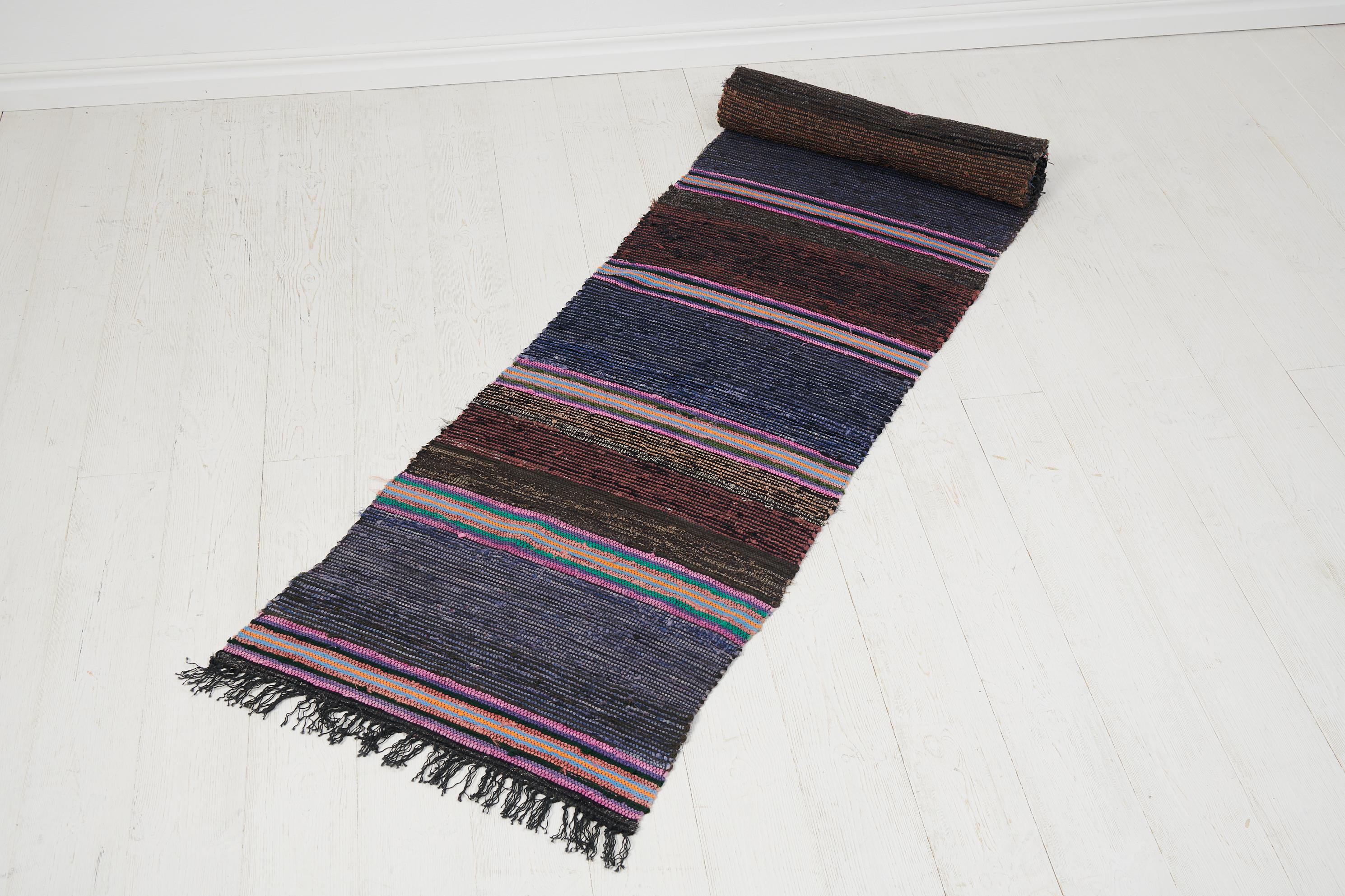 Antique Swedish Folk Art Hand-Woven Rug In Good Condition For Sale In Kramfors, SE