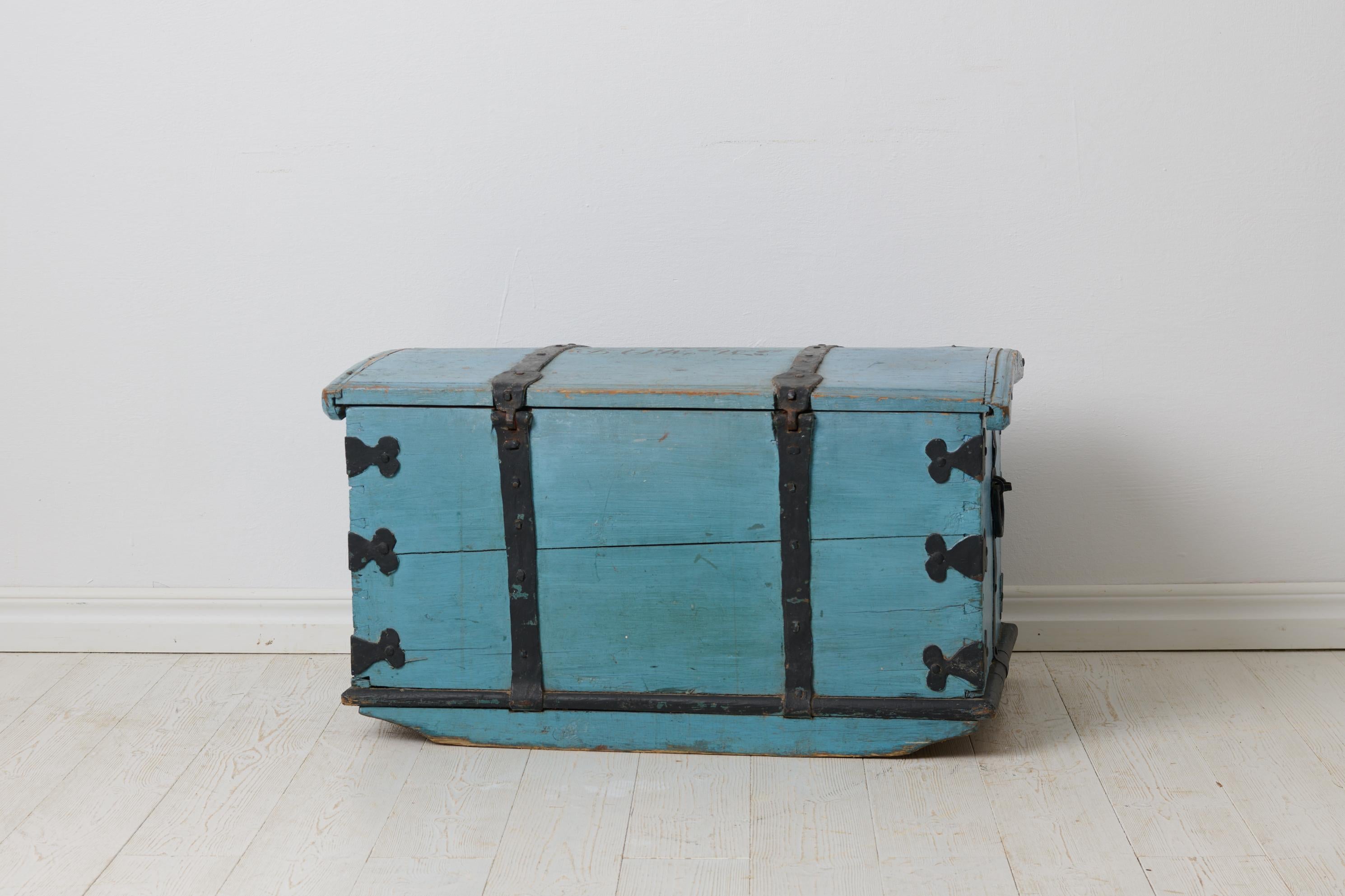 Antique Swedish Folk Art Pine Trunk with Wrought Iron from the Mid 19th Century For Sale 1