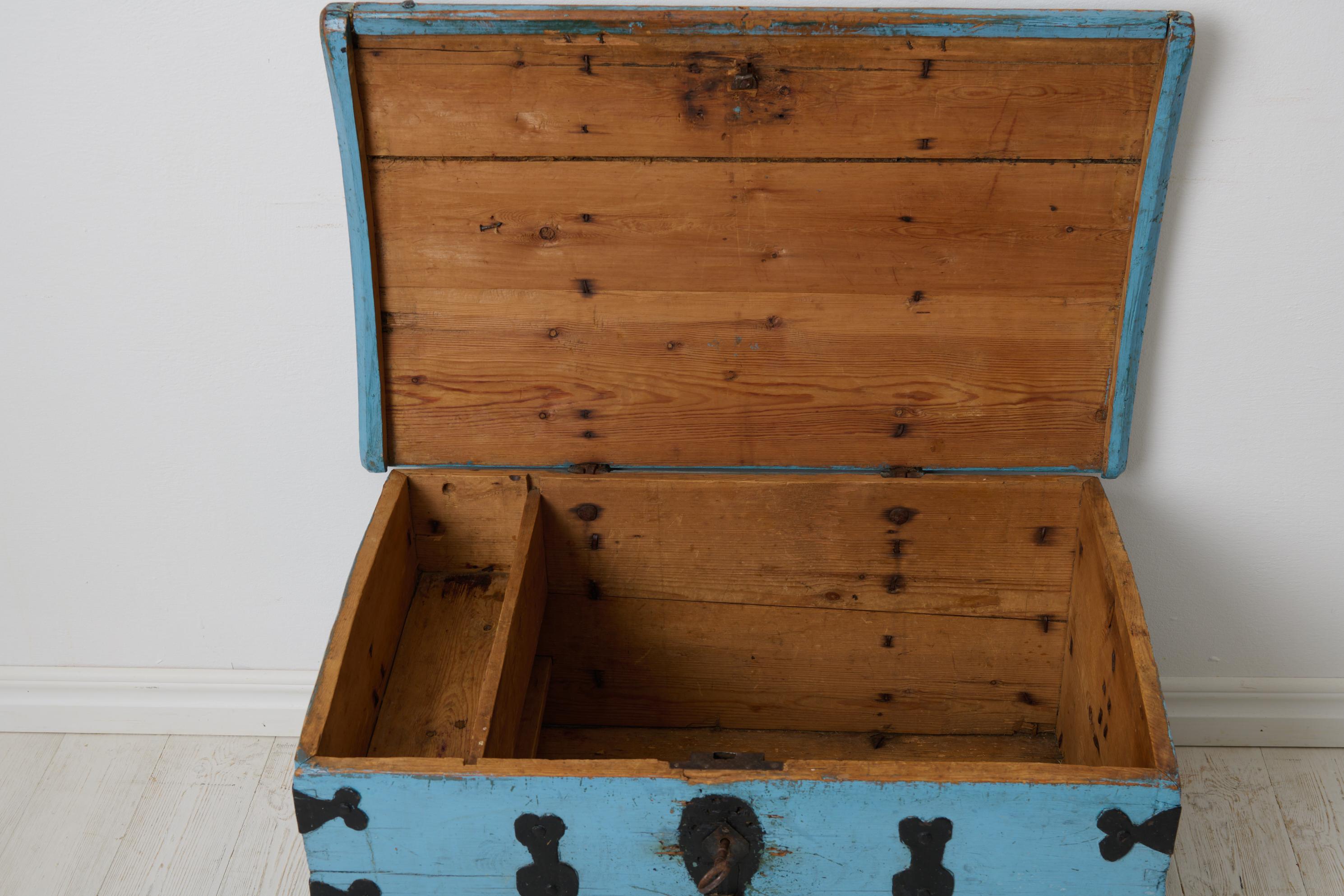 Antique Swedish Folk Art Pine Trunk with Wrought Iron from the Mid 19th Century For Sale 3