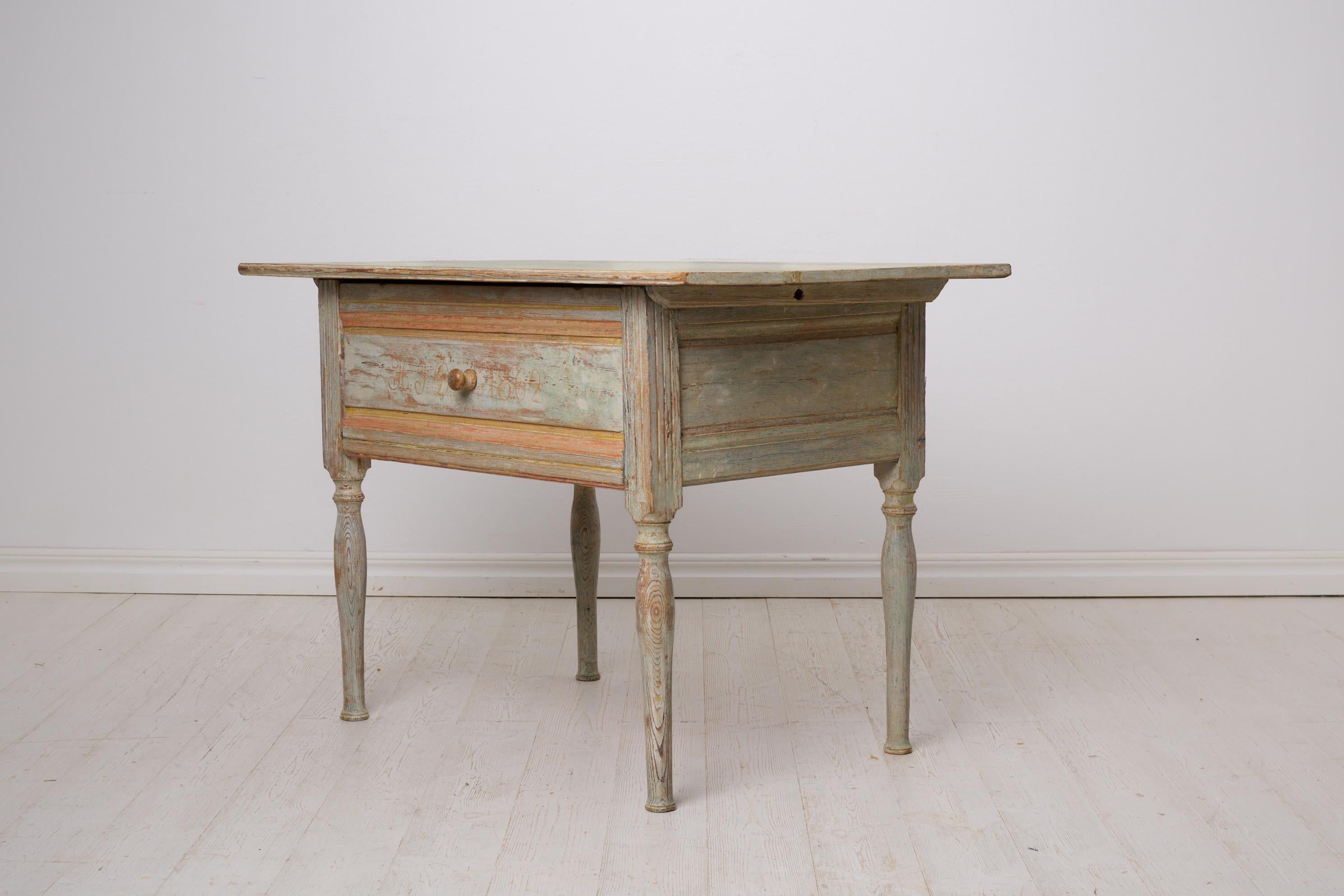 Arte popolare Antique Swedish Folk Art Side Table with A Large Drawer and Original Paint in vendita