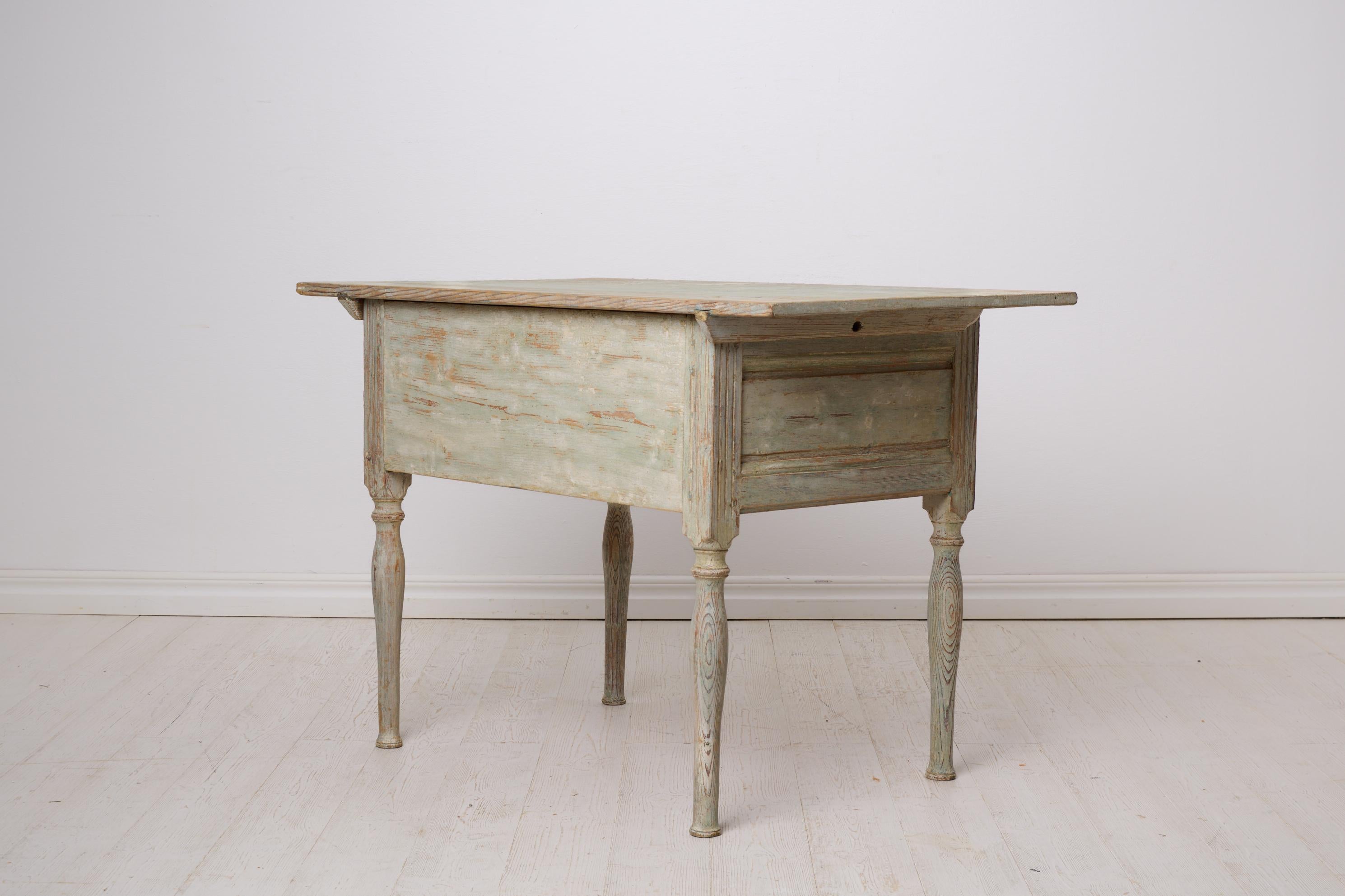 Antique Swedish Folk Art Side Table with A Large Drawer and Original Paint In condizioni buone in vendita a Kramfors, SE