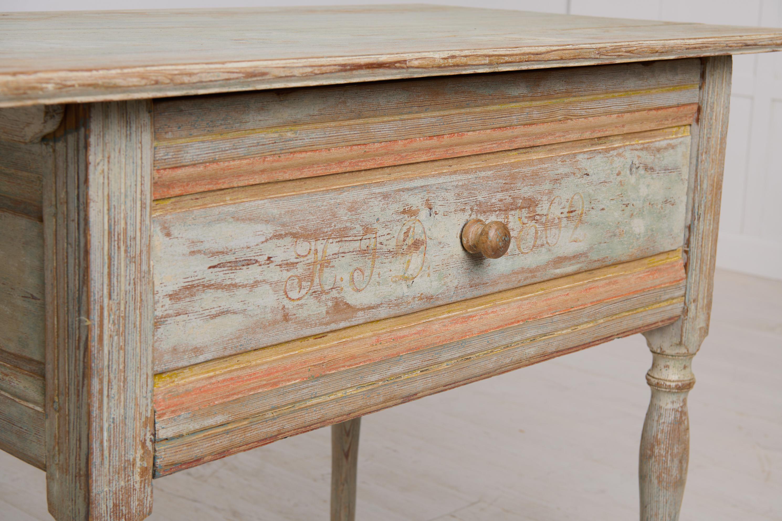 Pino Antique Swedish Folk Art Side Table with A Large Drawer and Original Paint in vendita