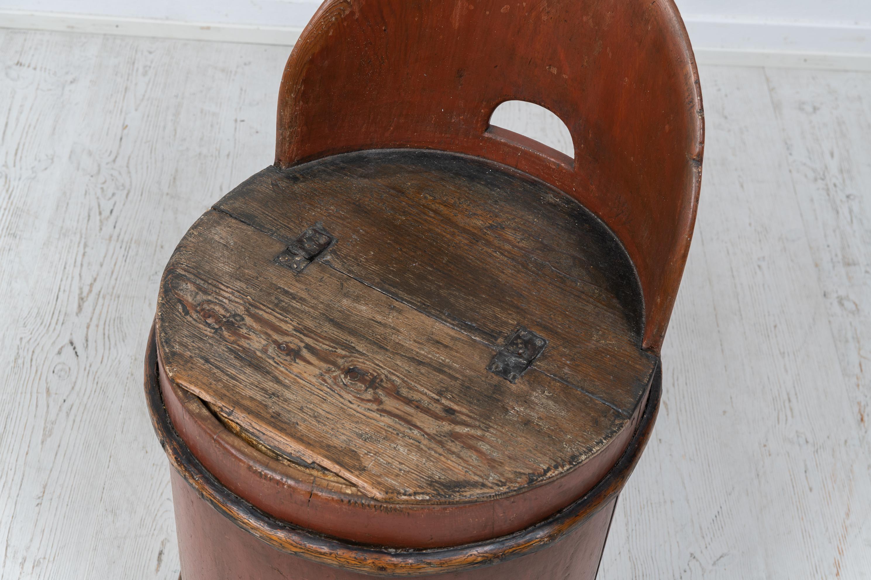 Antiker schwedischer Folk Art Stump Chair  (Kiefernholz) im Angebot