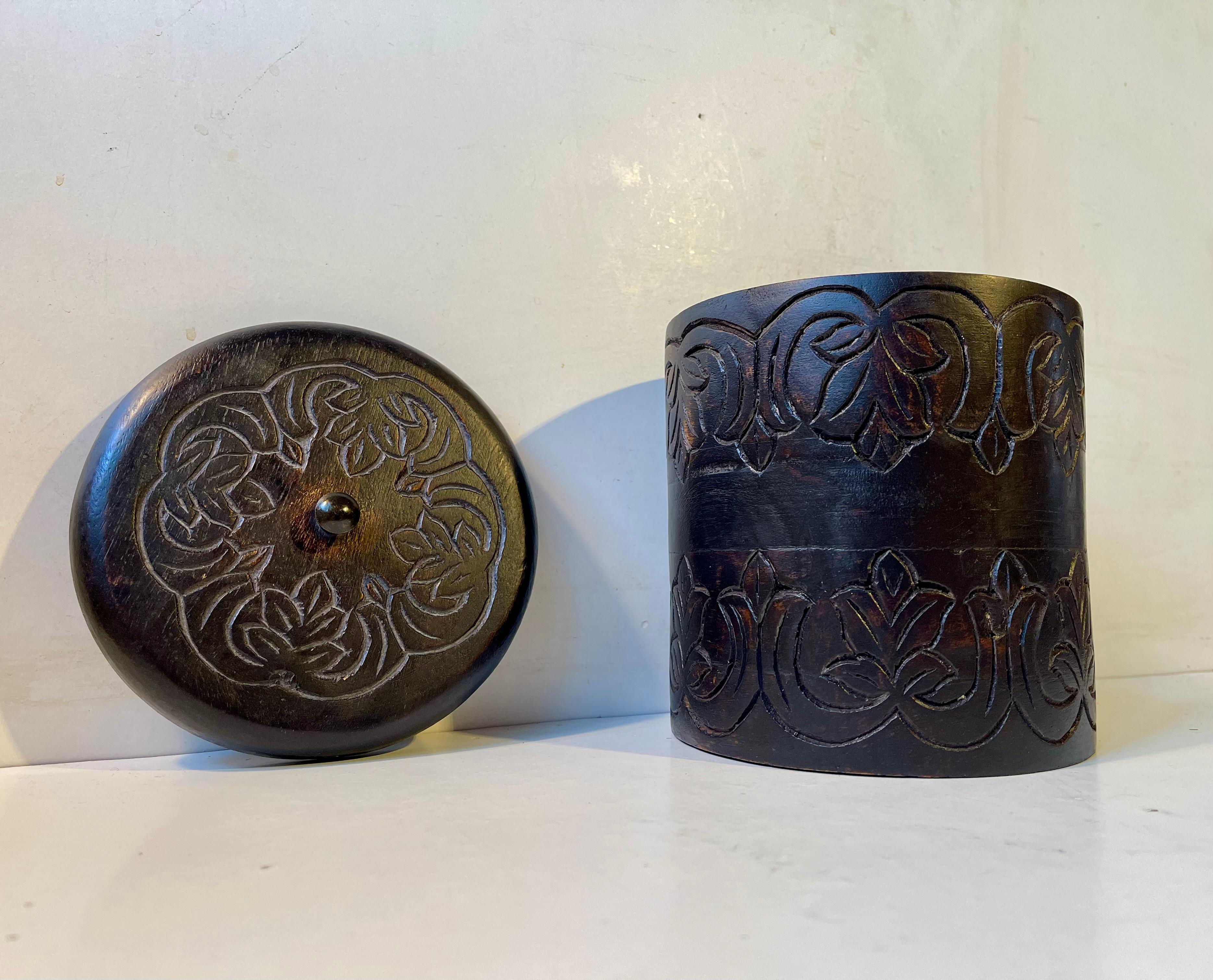 Antique boîte à thé en bois sculpté suédois, 19e siècle Bon état - En vente à Esbjerg, DK