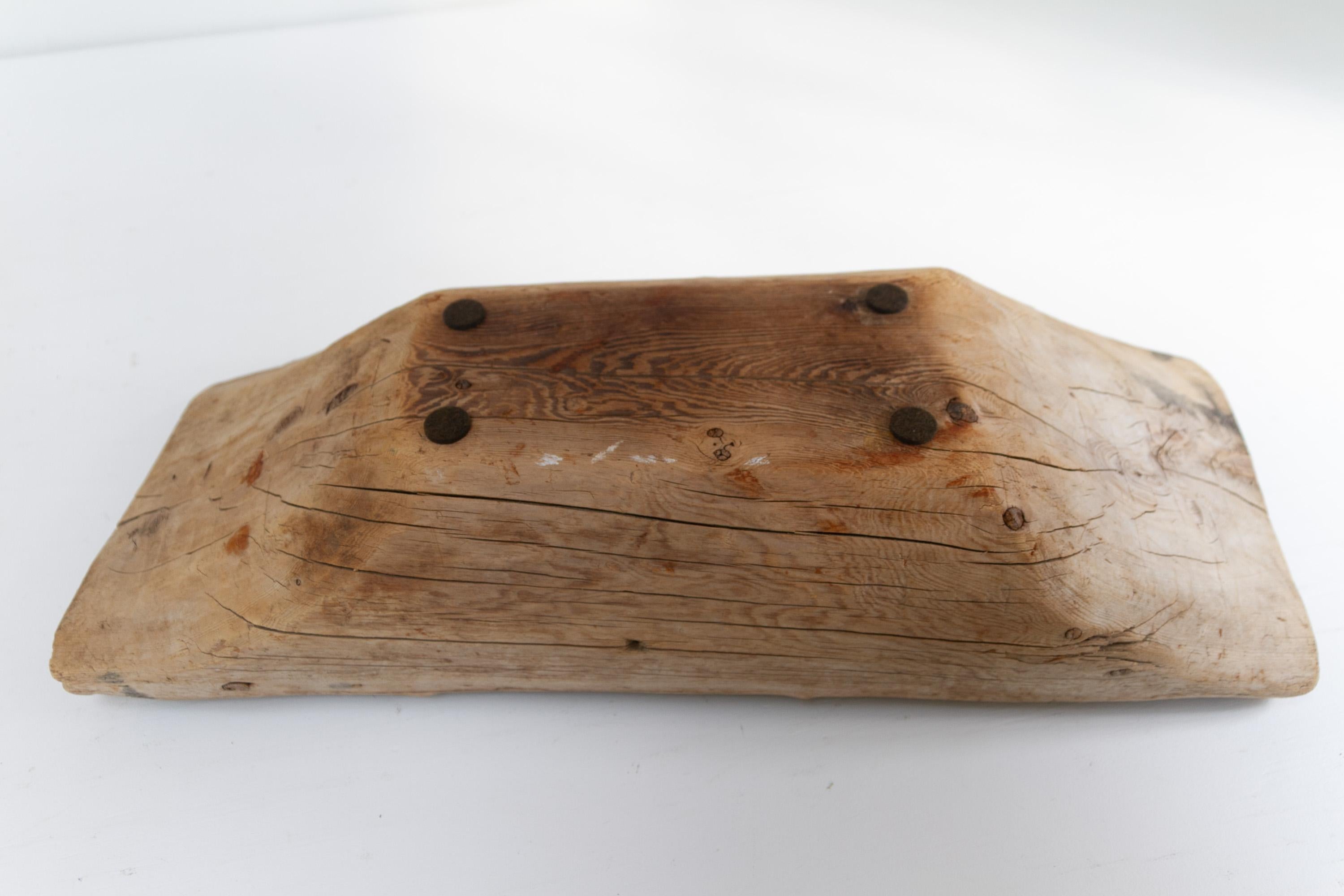 Antico abbeveratoio in legno di arte popolare svedese, fine '800. in vendita 4