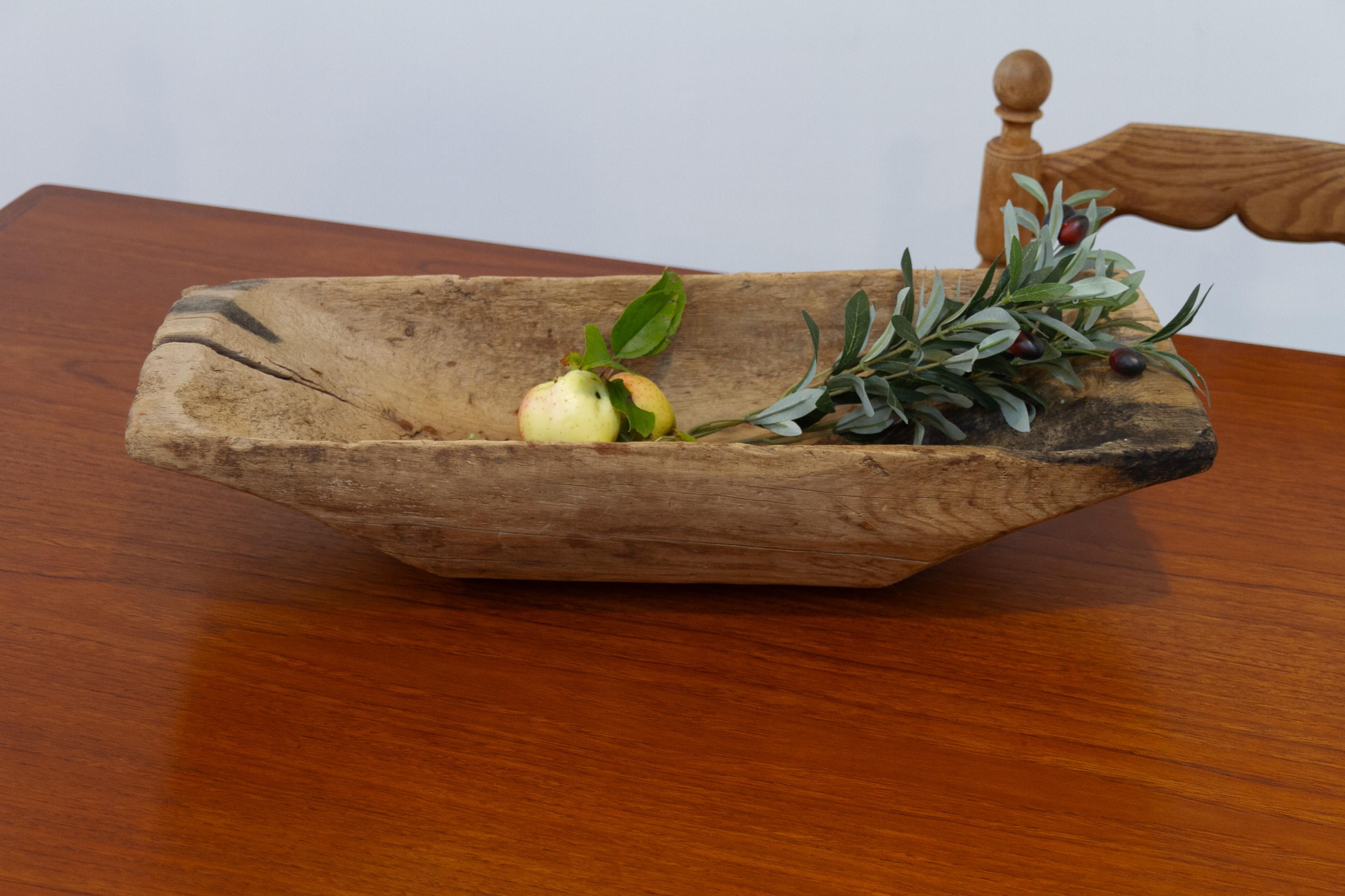Antico abbeveratoio in legno di arte popolare svedese, fine '800. in vendita 11