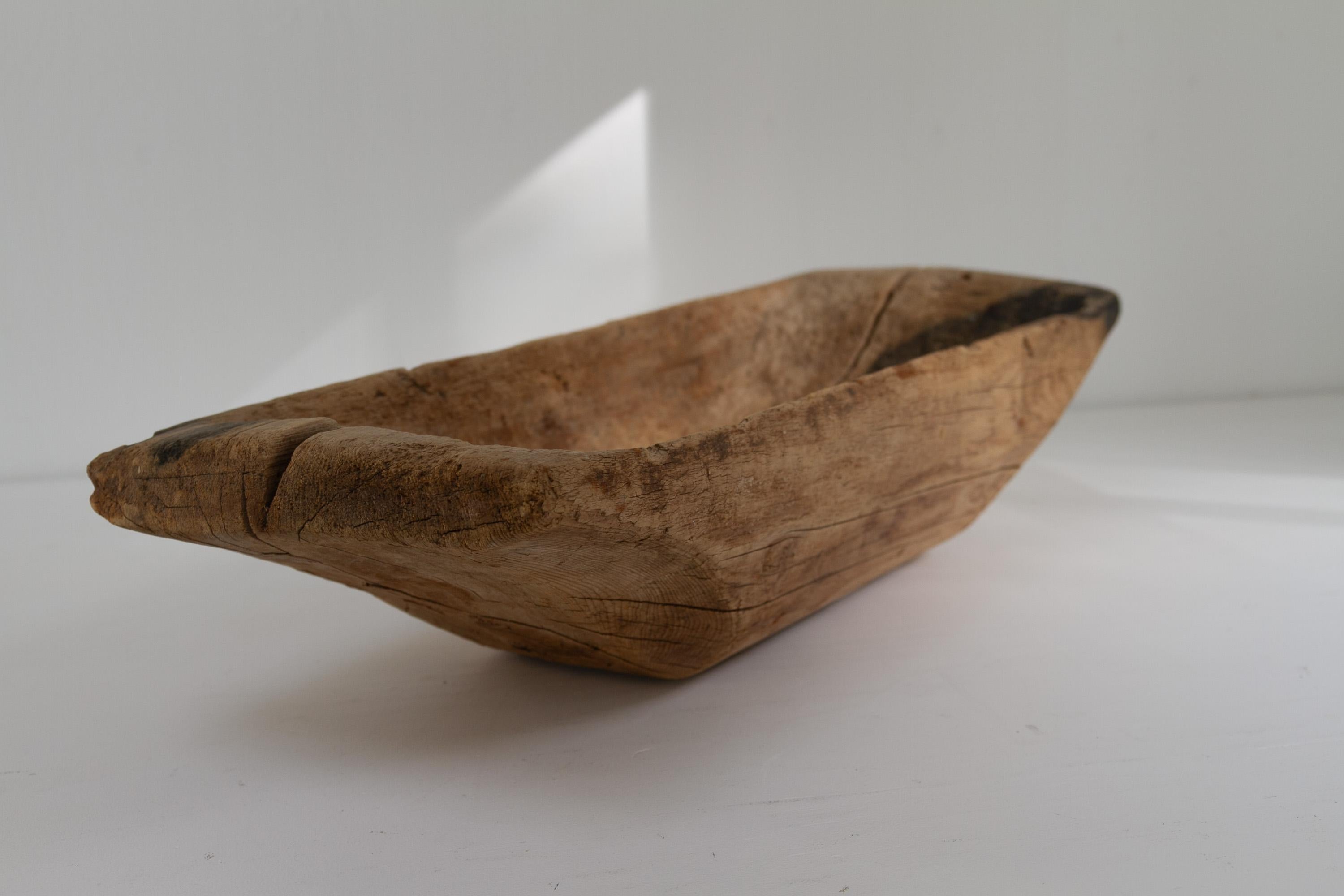 Pino Antico abbeveratoio in legno di arte popolare svedese, fine '800. in vendita