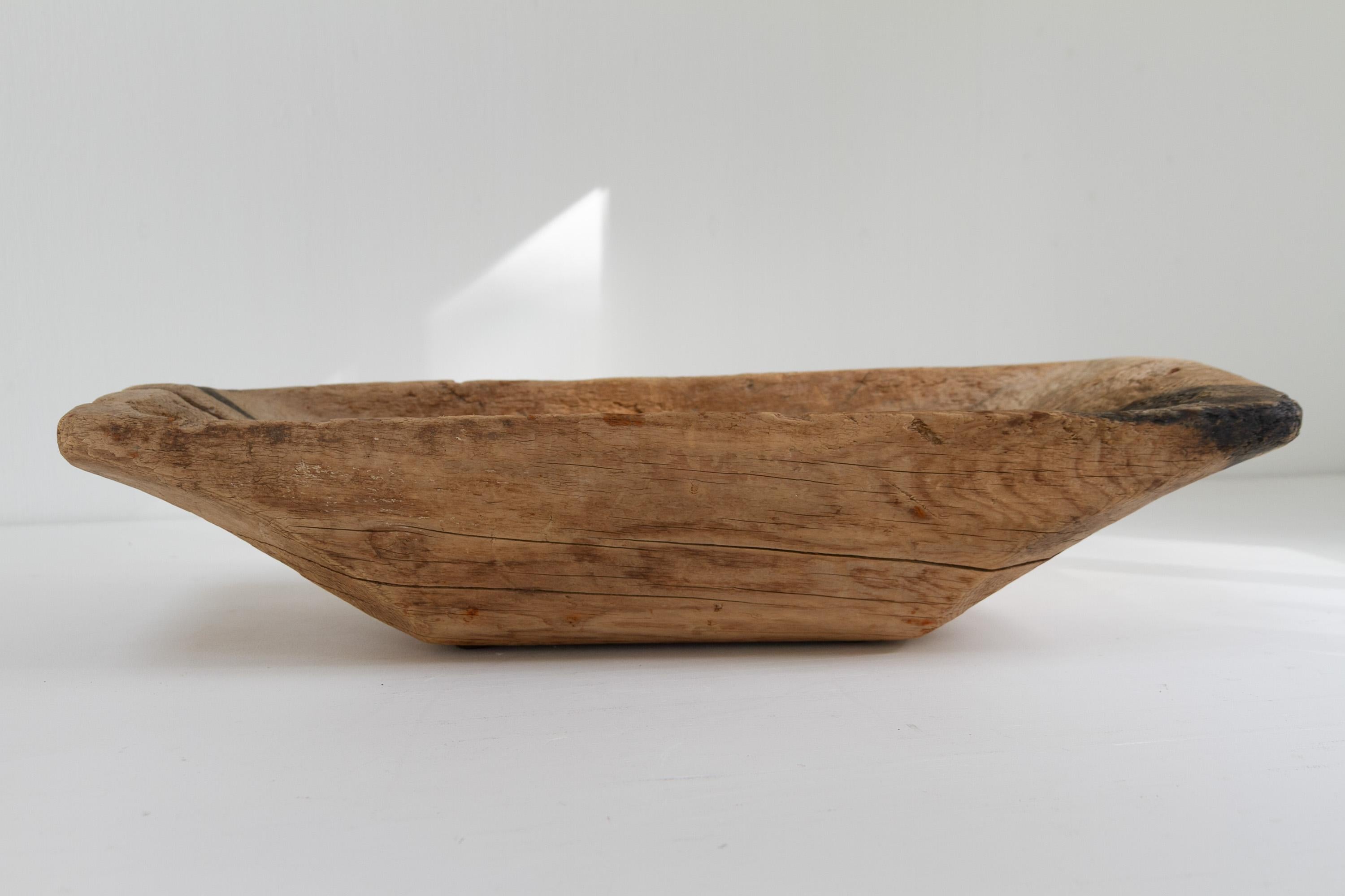 Antico abbeveratoio in legno di arte popolare svedese, fine '800. in vendita 1