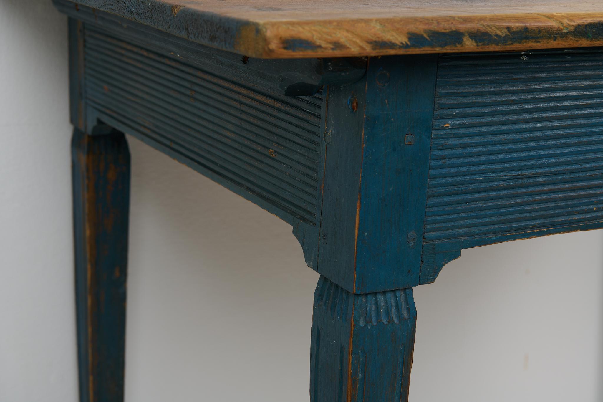 Antique Swedish Genuine Desk with Original Paint from the Gustavian Period 8
