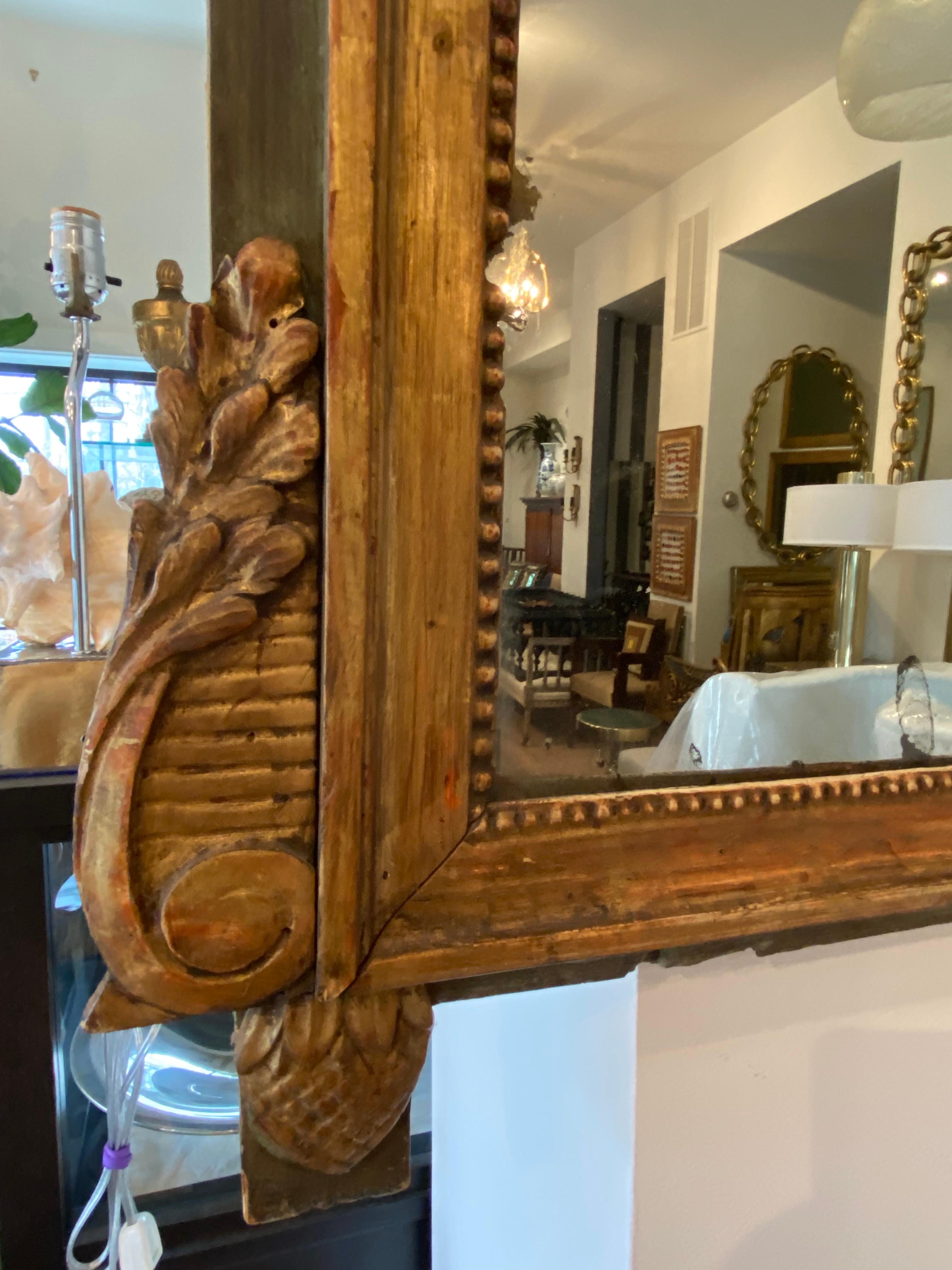 Antiker schwedischer vergoldeter und geschnitzter Spiegel im Zustand „Gut“ im Angebot in East Hampton, NY