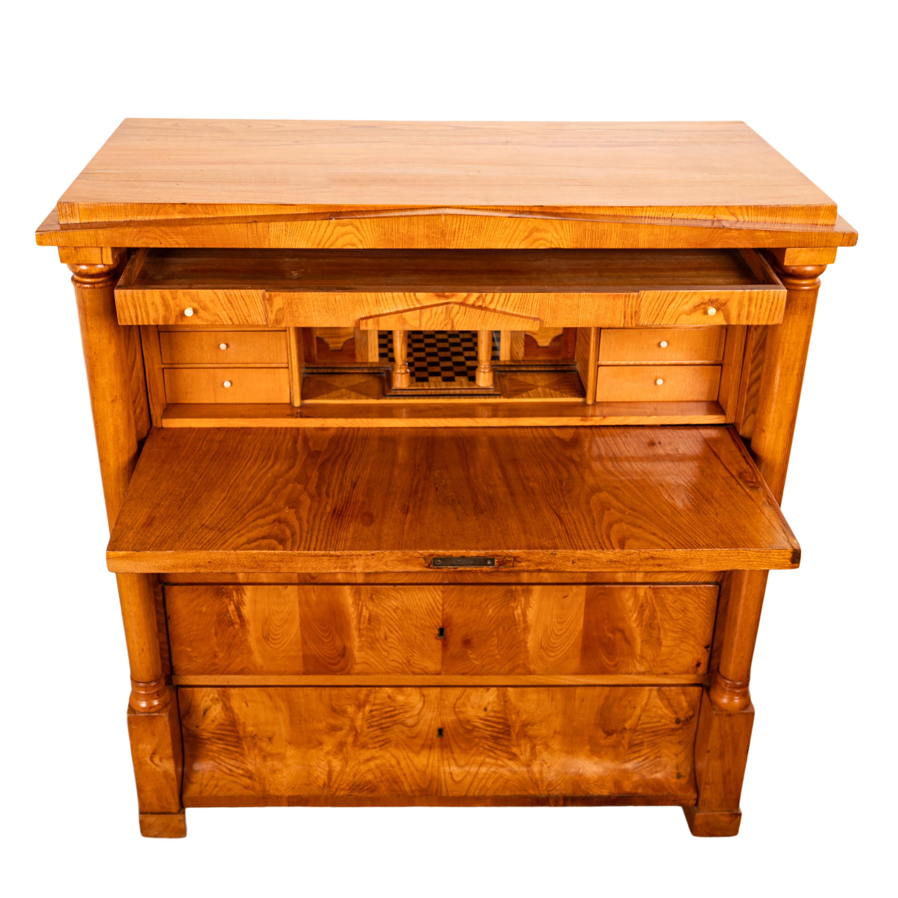 Antique Swedish Golden Ash Biedermeier Secretary Chest Dresser Desk inlaid 1820 For Sale 6