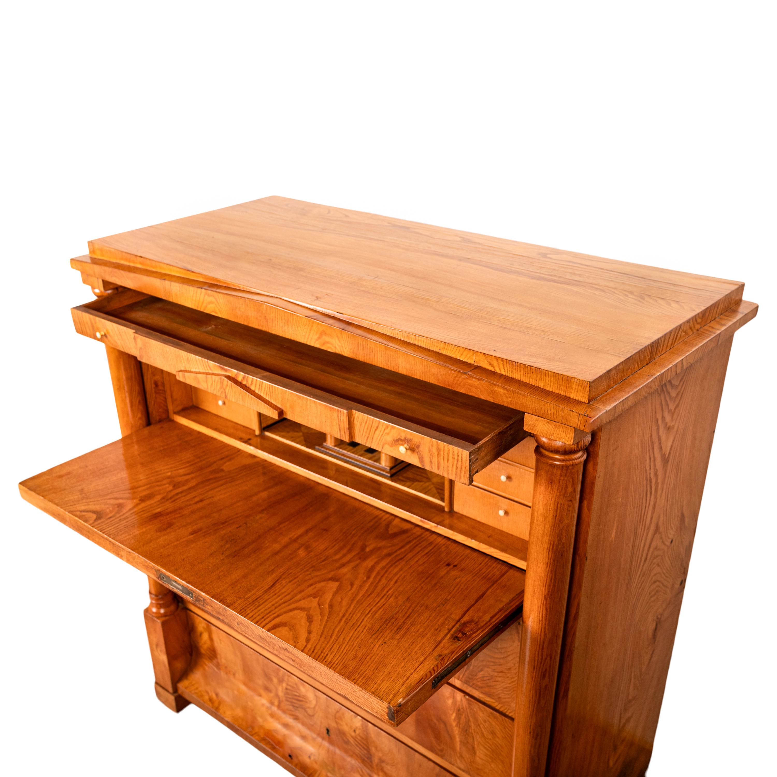 Antique Swedish Golden Ash Biedermeier Secretary Chest Dresser Desk inlaid 1820 For Sale 7