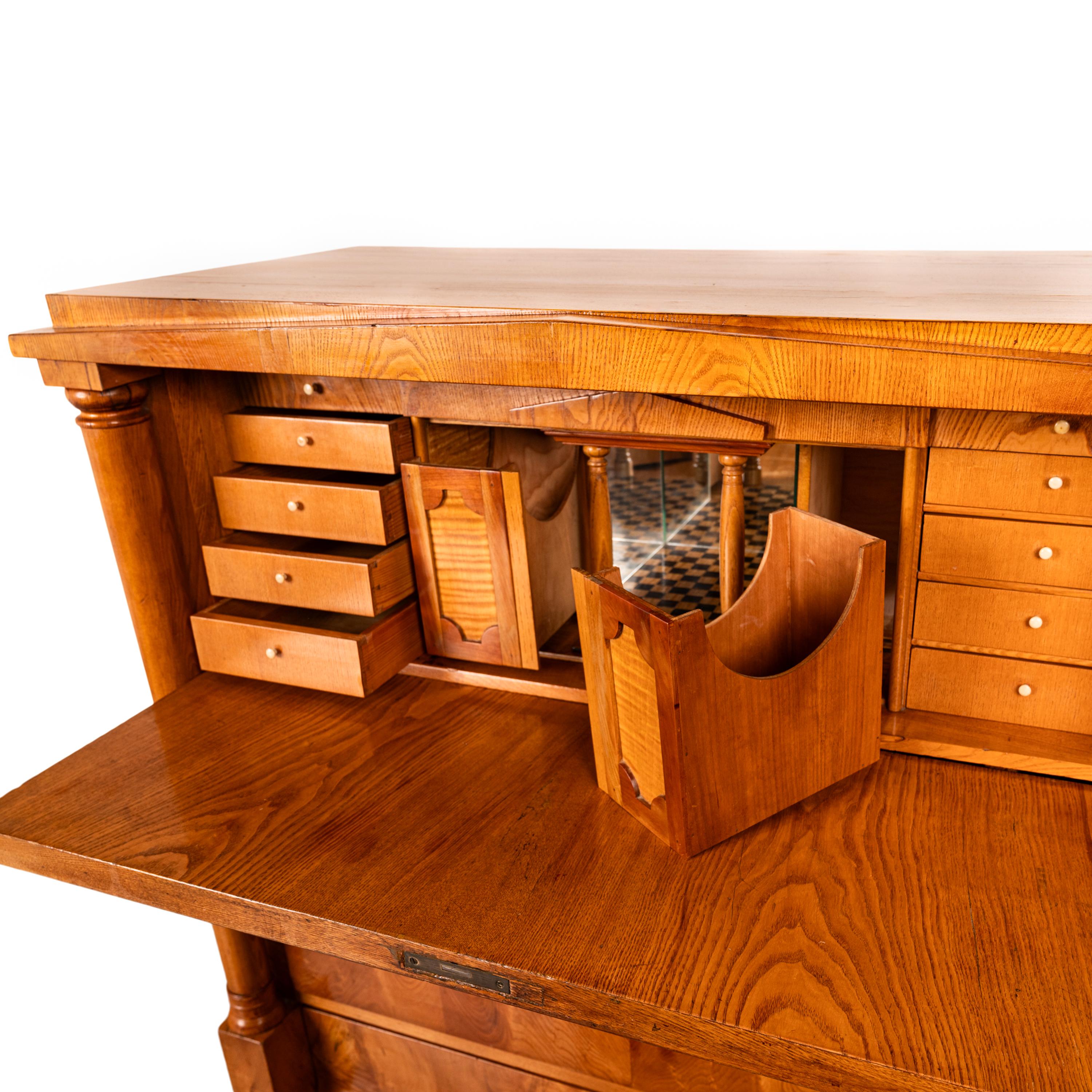 Antique Swedish Golden Ash Biedermeier Secretary Chest Dresser Desk inlaid 1820 For Sale 10