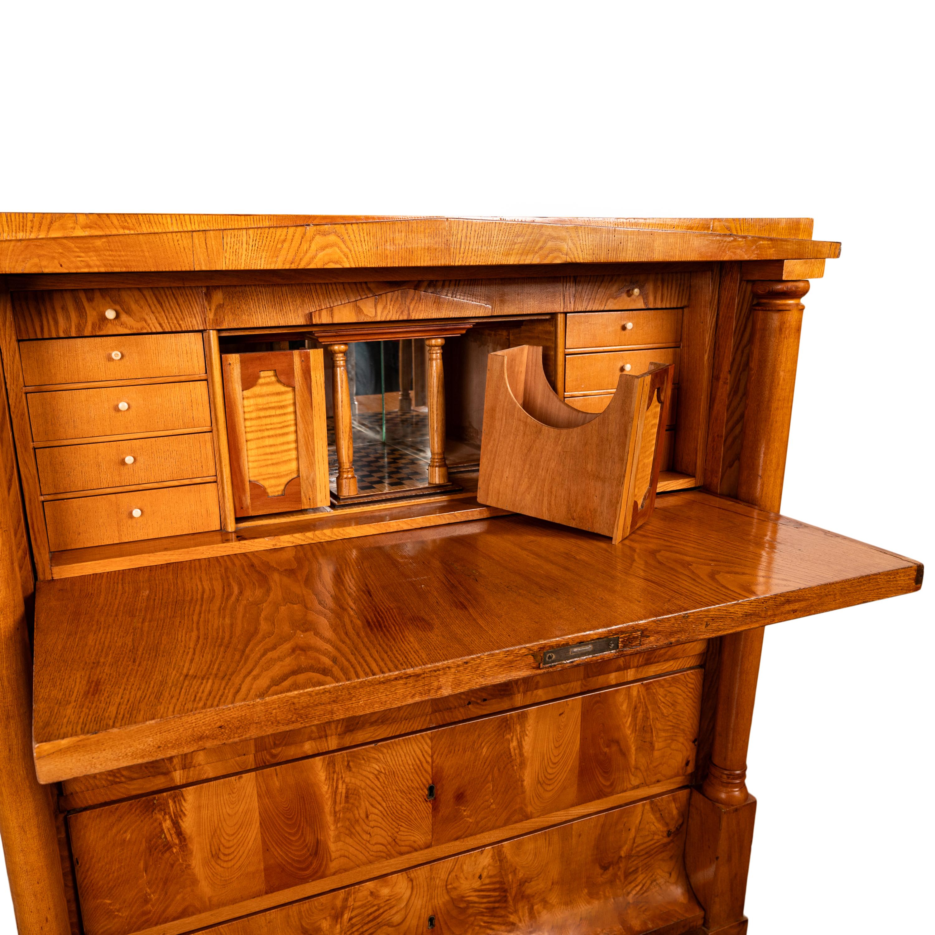 Antique Swedish Golden Ash Biedermeier Secretary Chest Dresser Desk inlaid 1820 For Sale 11