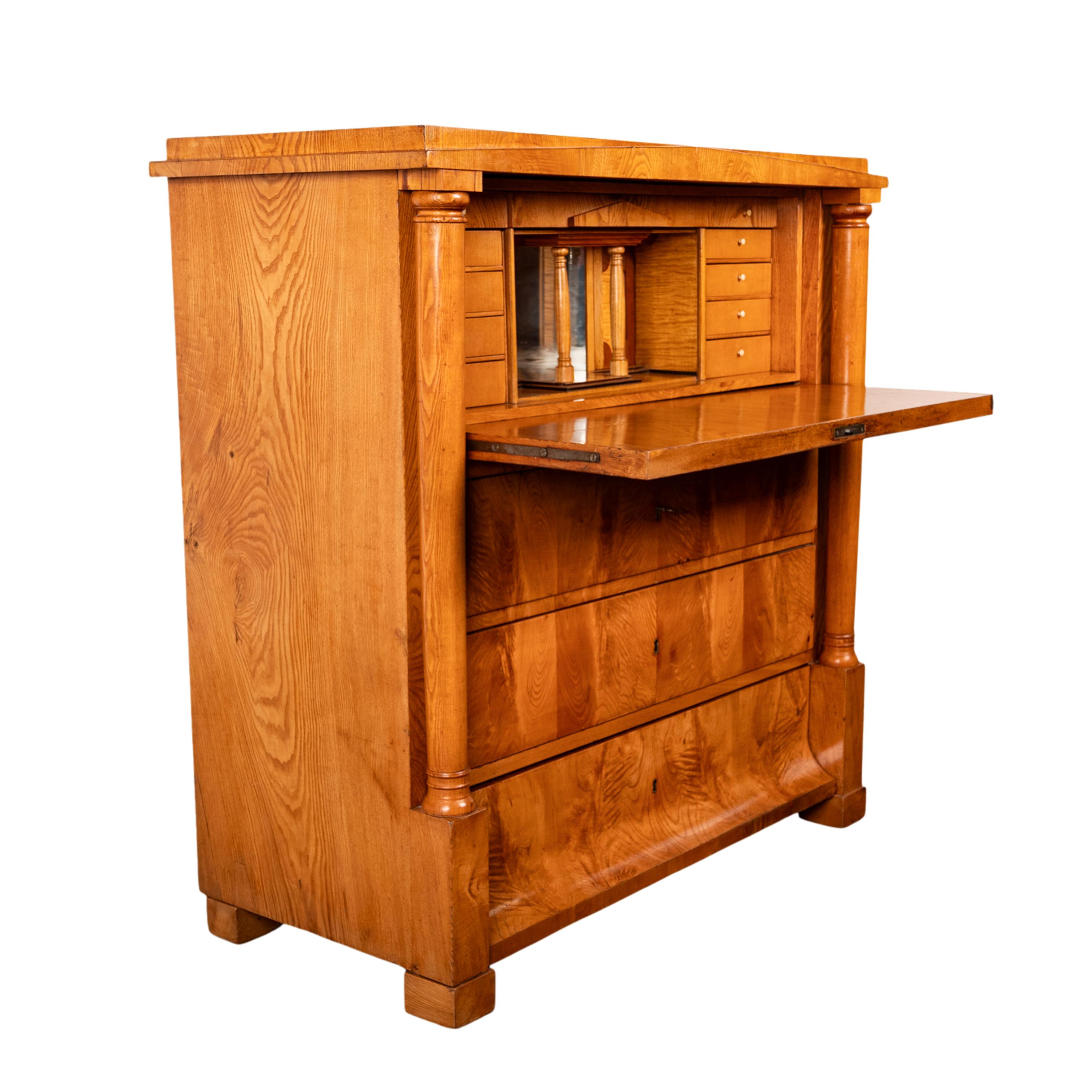 Antique Swedish Golden Ash Biedermeier Secretary Chest Dresser Desk inlaid 1820 For Sale 3