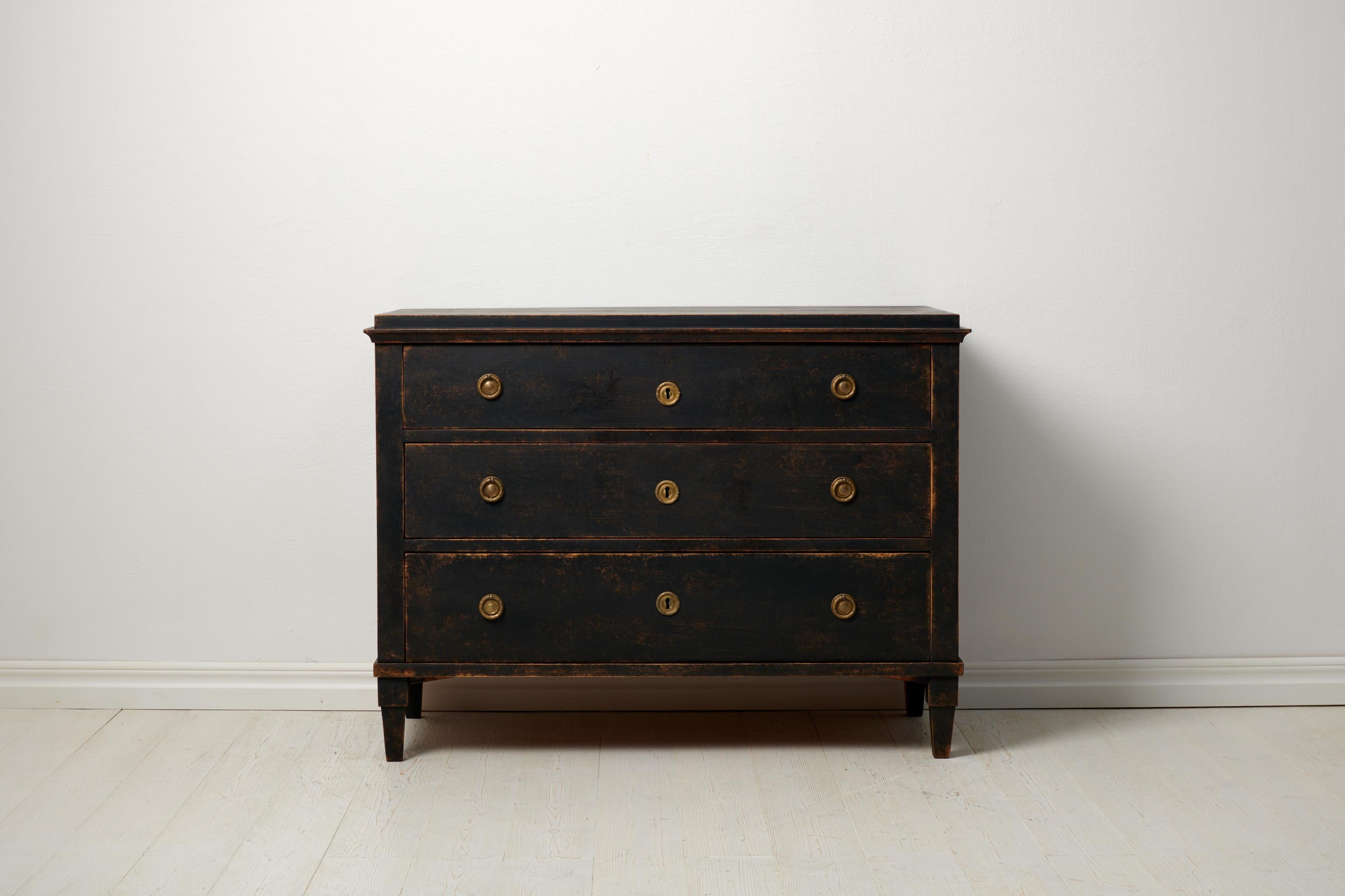 Antique Swedish gustavian chest of drawers with three drawers. The chest is made in Stockholm around 1810 and has a frame in solid pine. The top drawer has an interior with multiple smaller drawers. The locks are still present but unfortunately the