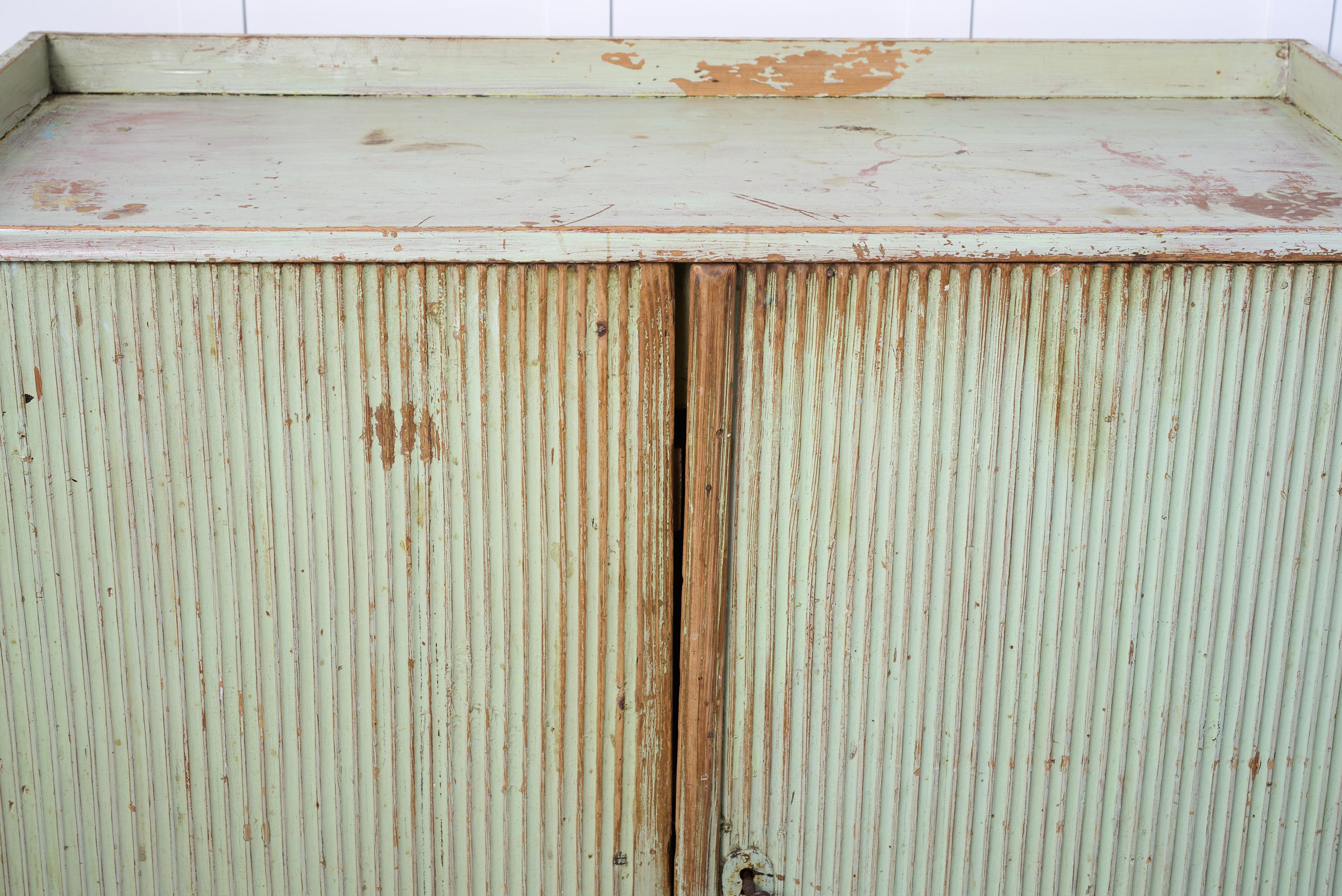 Antikes schwedisches Gustavianisches Sideboard aus Kiefernholz in Grün  im Angebot 4