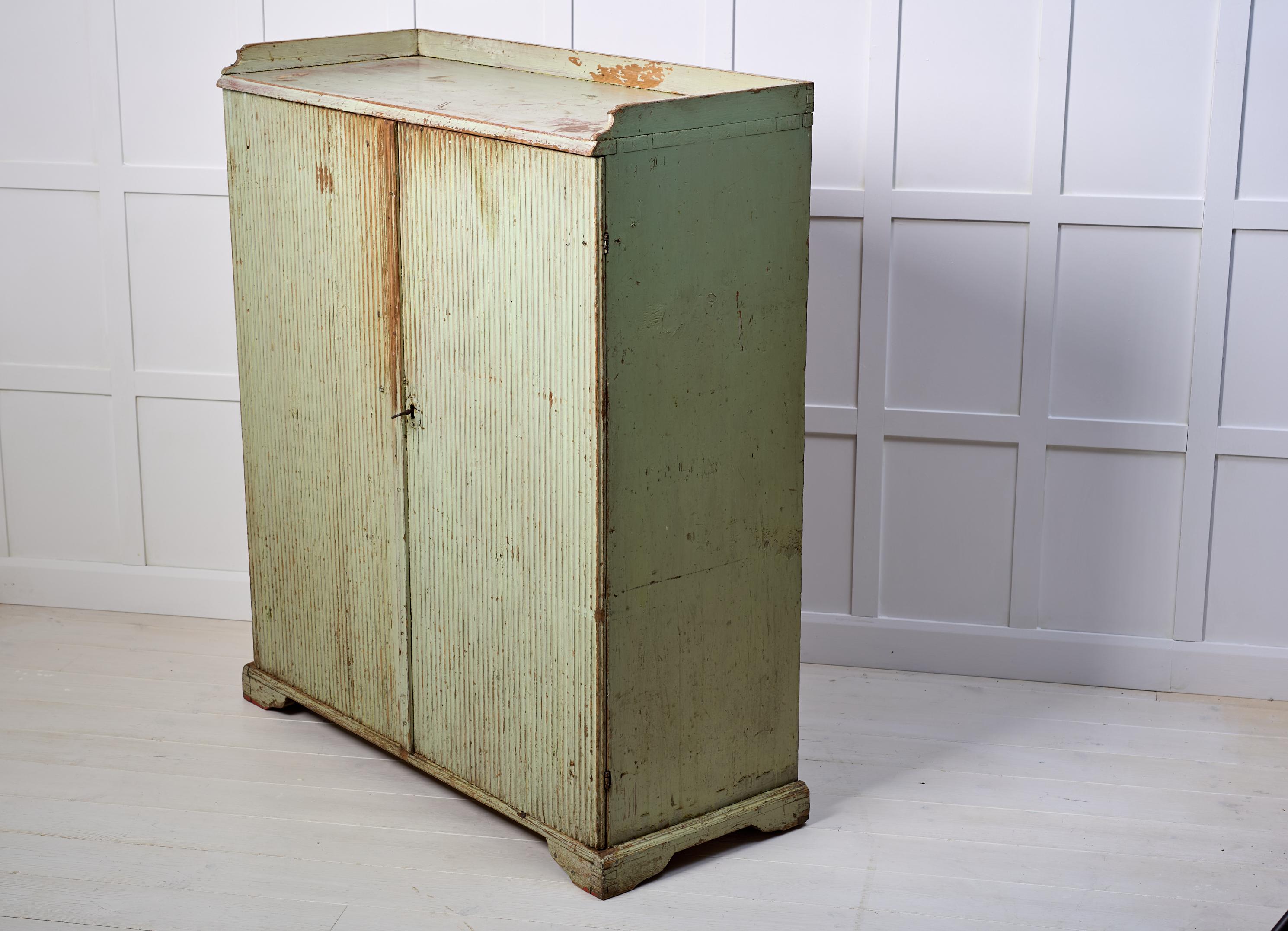 Antique Swedish Gustavian Green Country Furniture Pine Sideboard  In Good Condition For Sale In Kramfors, SE