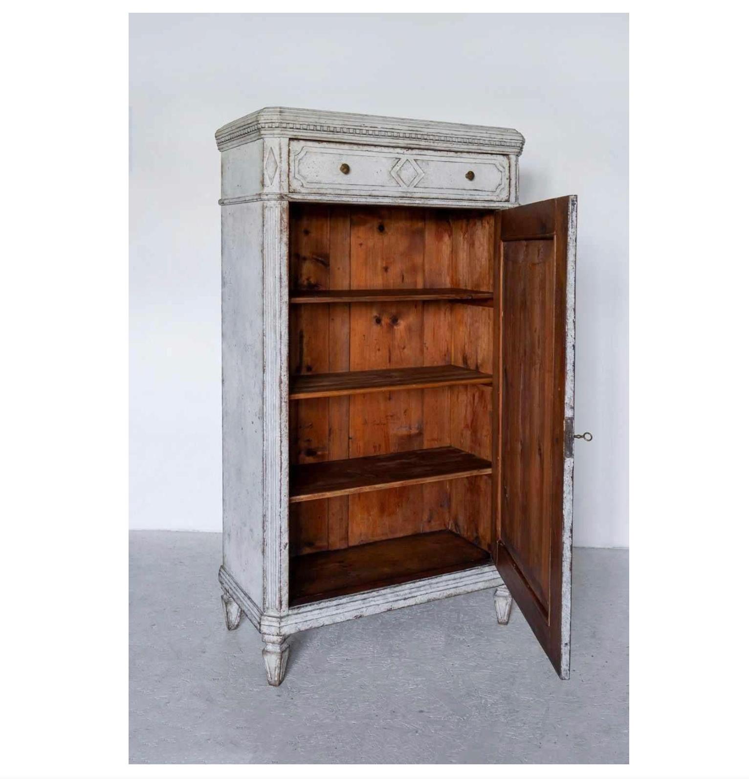 Antique Swedish Gustavian Painted Sideboard Buffet Commode White C.1860 In Good Condition For Sale In Lewes, England
