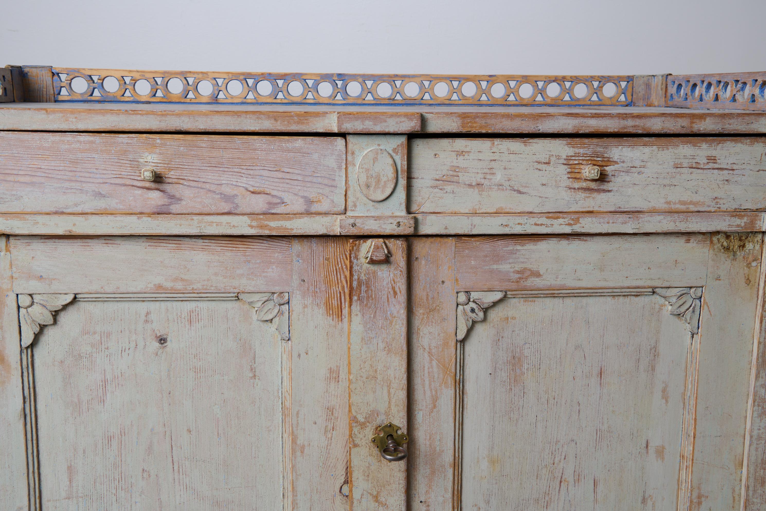 Antique Swedish Gustavian Period Elegant Sideboard with Hand-Carved Decorations For Sale 4