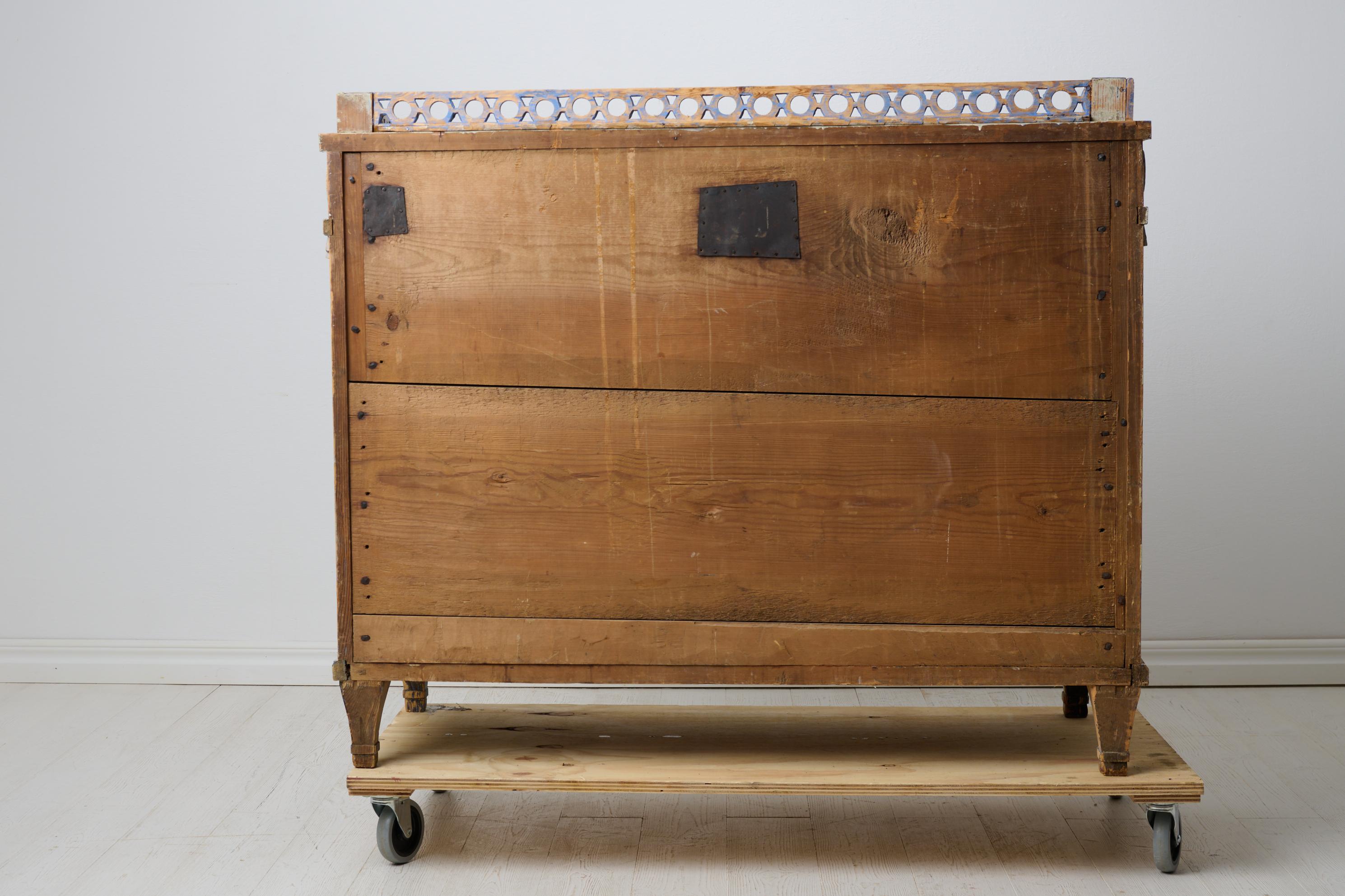 Antique Swedish Gustavian Period Elegant Sideboard with Hand-Carved Decorations For Sale 10