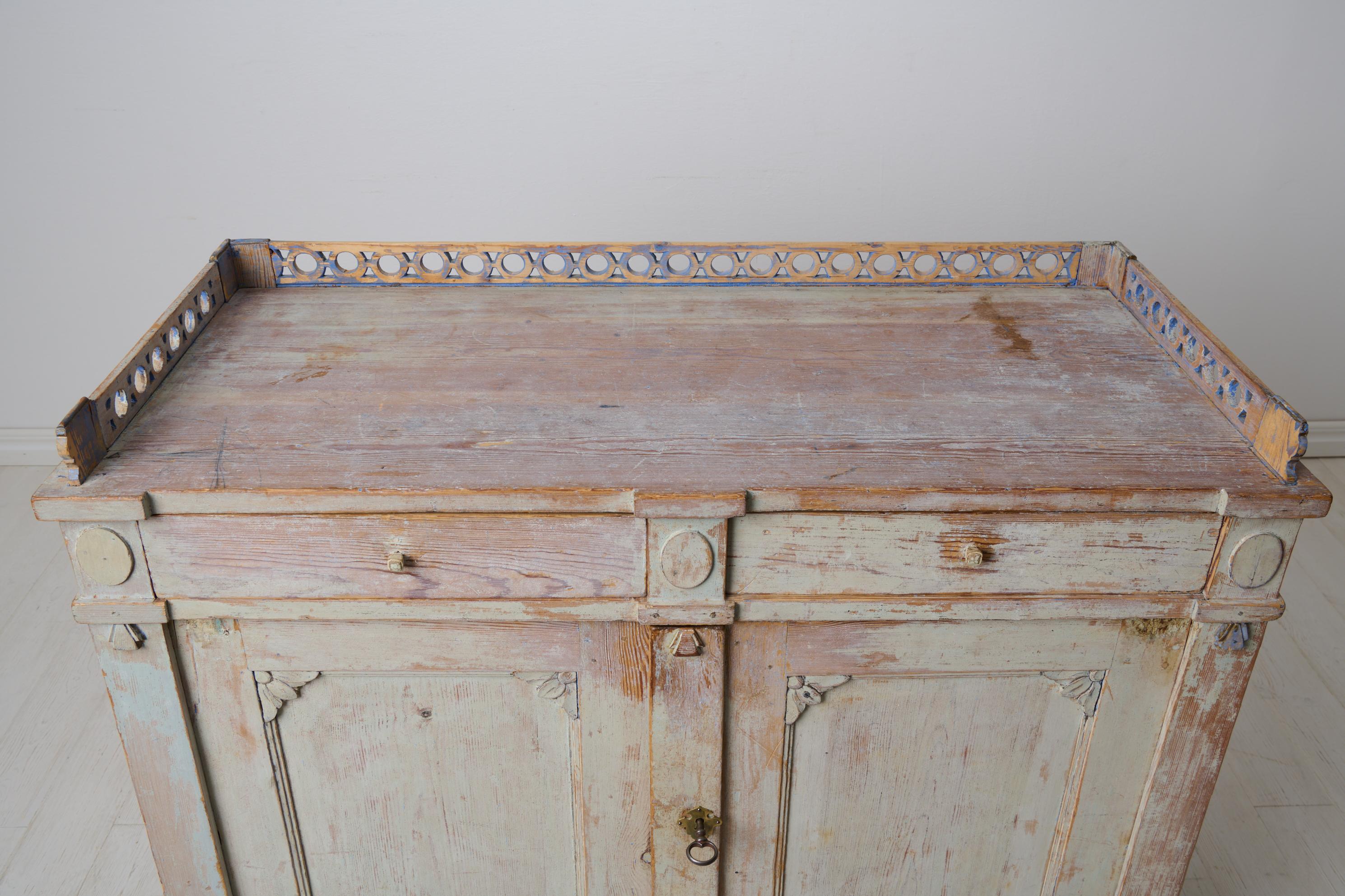 Antique Swedish Gustavian Period Elegant Sideboard with Hand-Carved Decorations For Sale 1