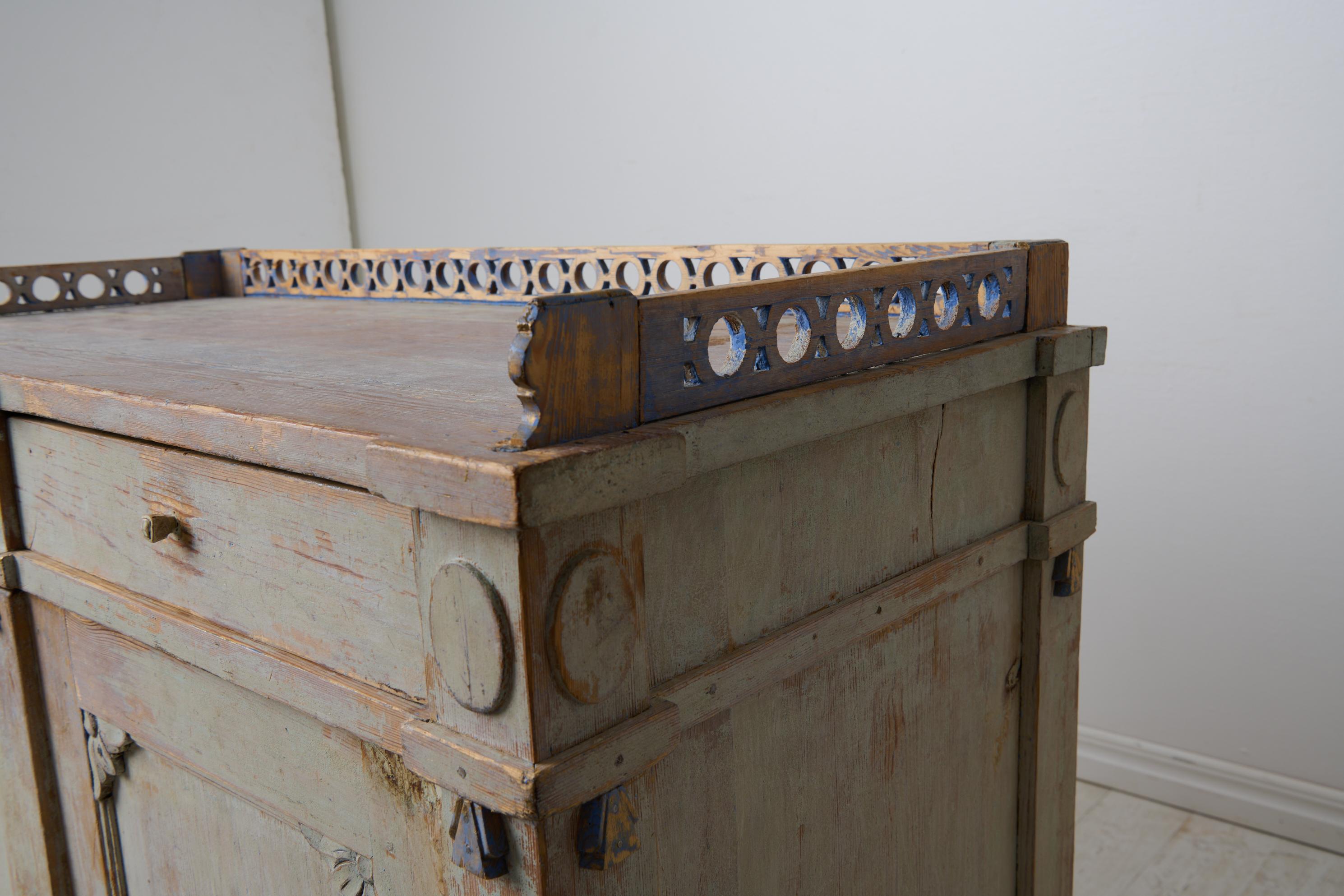 Antique Swedish Gustavian Period Elegant Sideboard with Hand-Carved Decorations For Sale 2