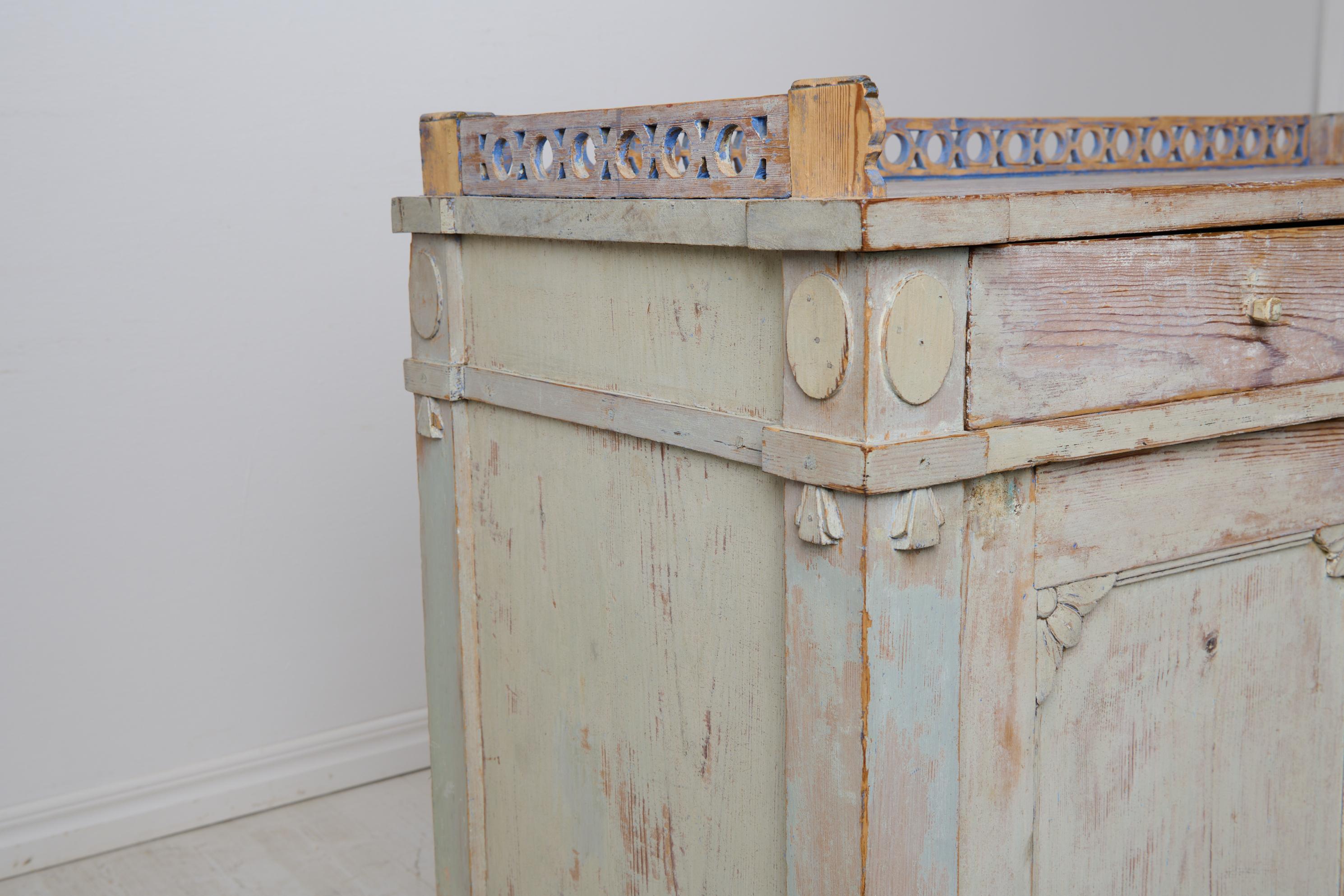 Antique Swedish Gustavian Period Elegant Sideboard with Hand-Carved Decorations For Sale 3