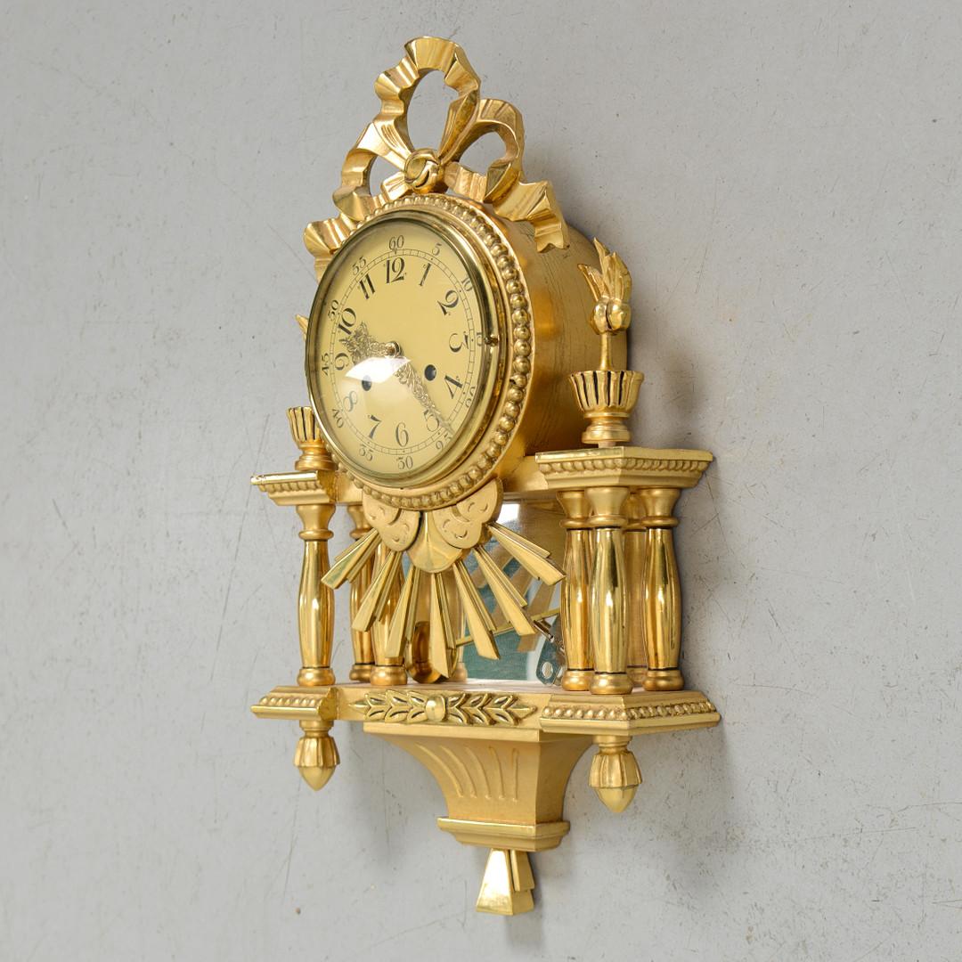 Antiguo Reloj de Pared Sueco Gustaviano Firmado Dorado 1900, Reloj de Oro Rococó Pintado en frío en venta