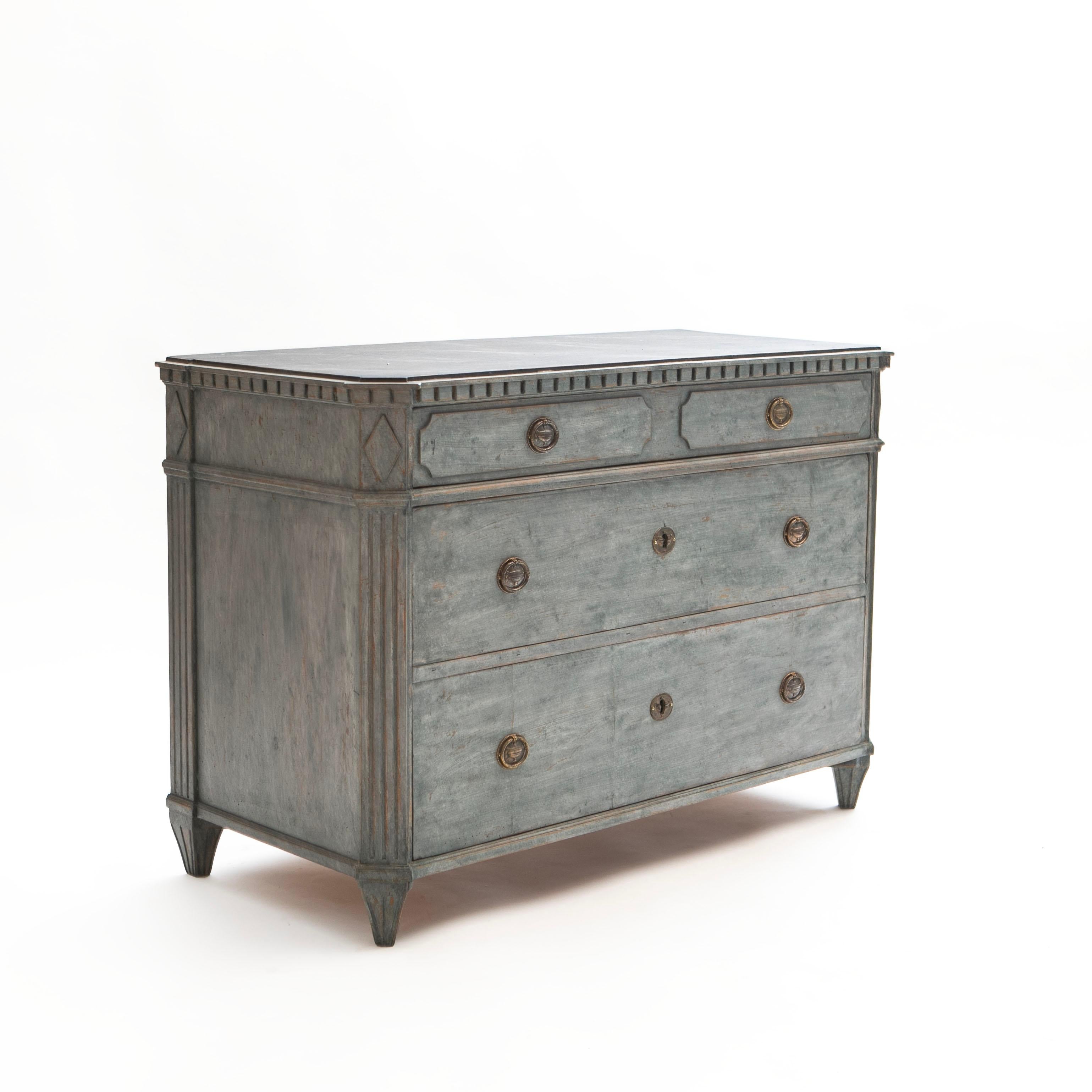 Antique Swedish Gustavian Style Blue Chest of Drawers In Good Condition In Kastrup, DK