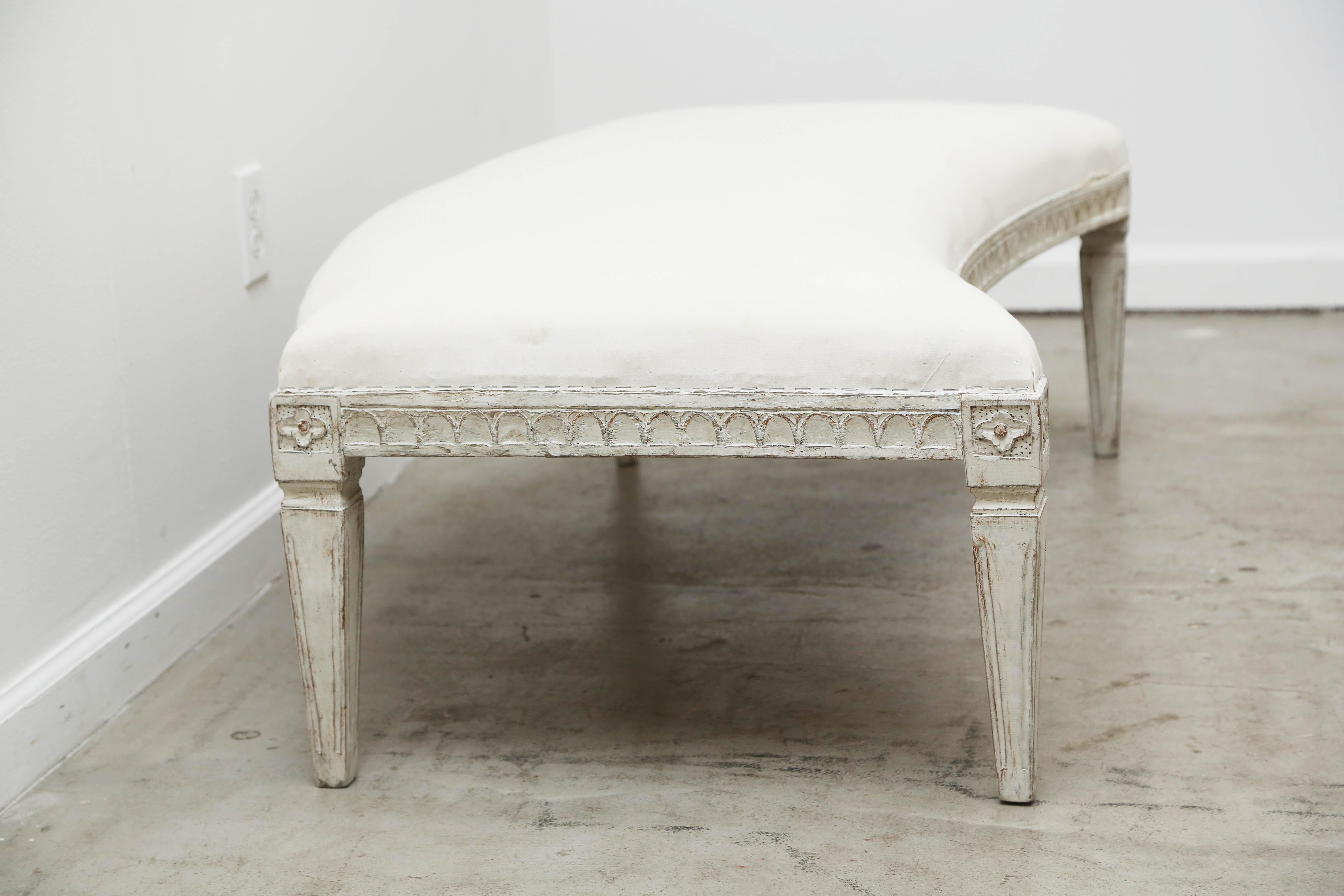 Antique Swedish Gustavian Style Painted Curved Bench, Mid-19th Century In Good Condition In West Palm Beach, FL