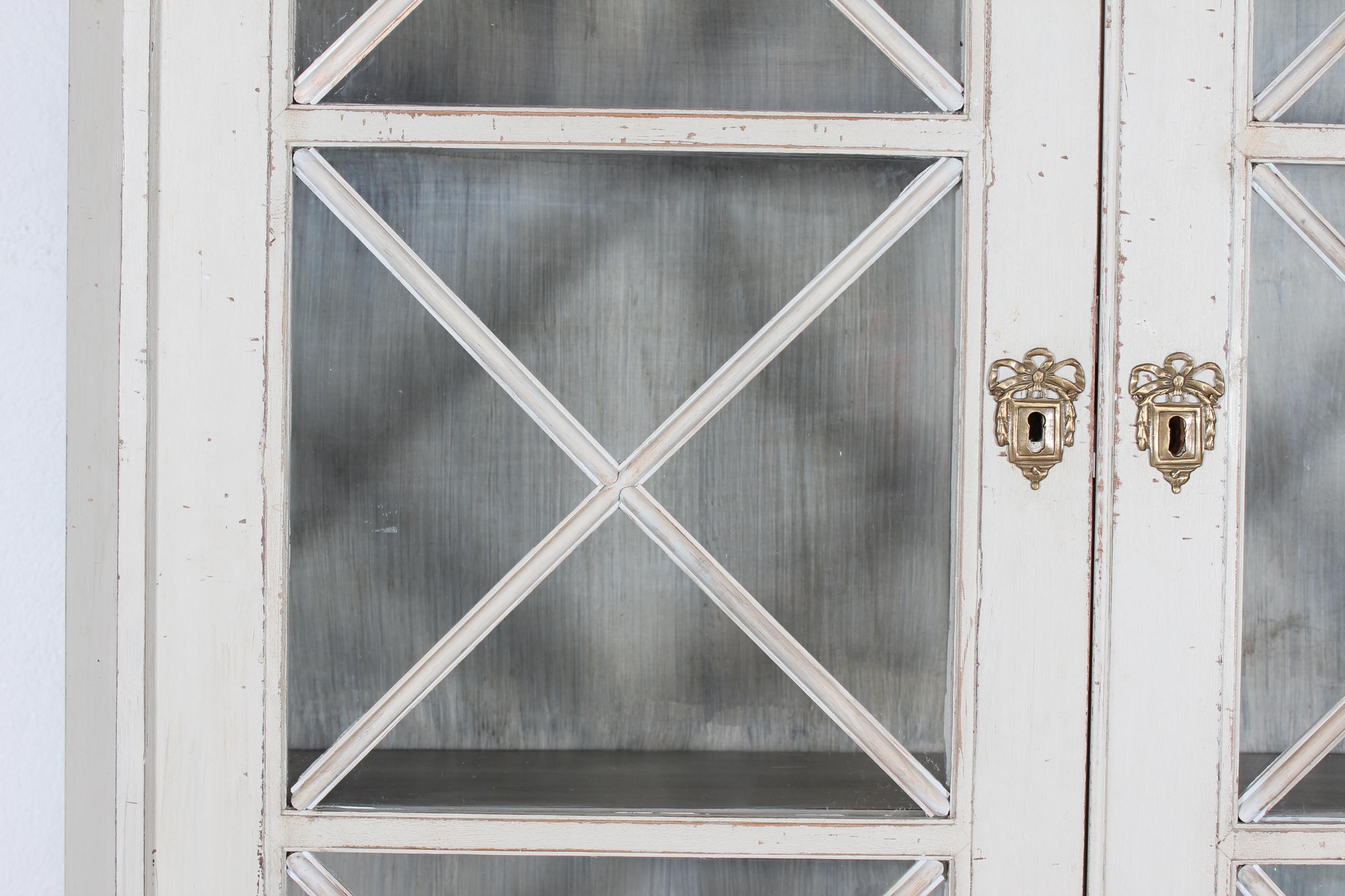 Antique Swedish Gustavian Vitrine Cabinet, Solid pine with Grey Paint 1850s 5
