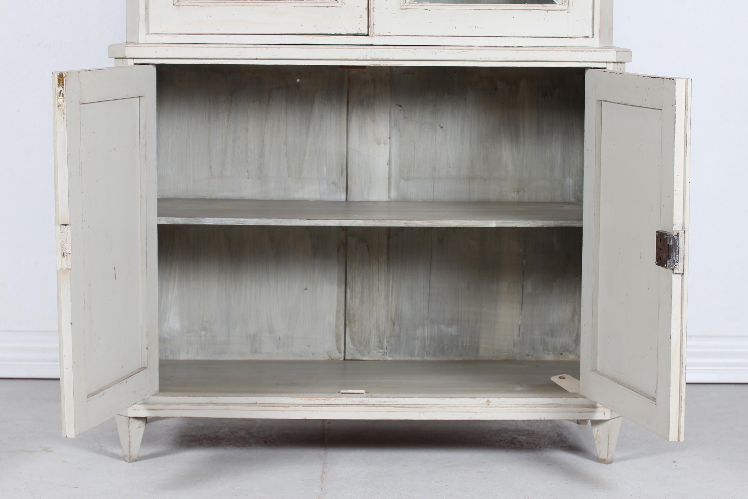 Antique Swedish Gustavian Vitrine Cabinet, Solid pine with Grey Paint 1850s 7