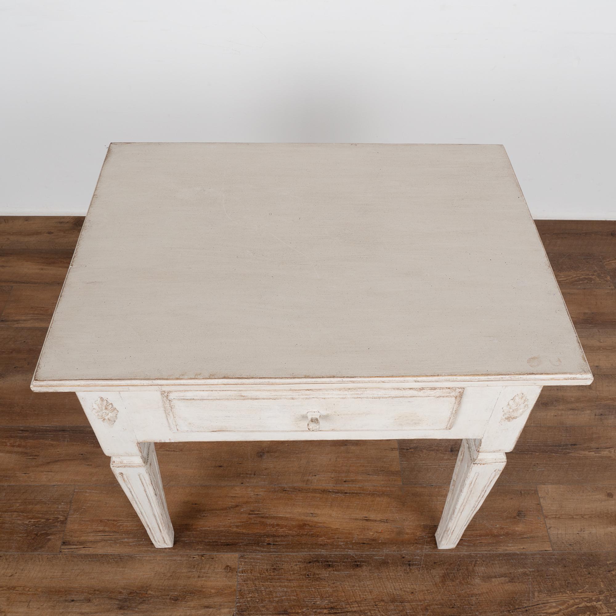 Antique Swedish Gustavian White Painted Side Table With Drawer, circa 1840-60 In Good Condition For Sale In Round Top, TX