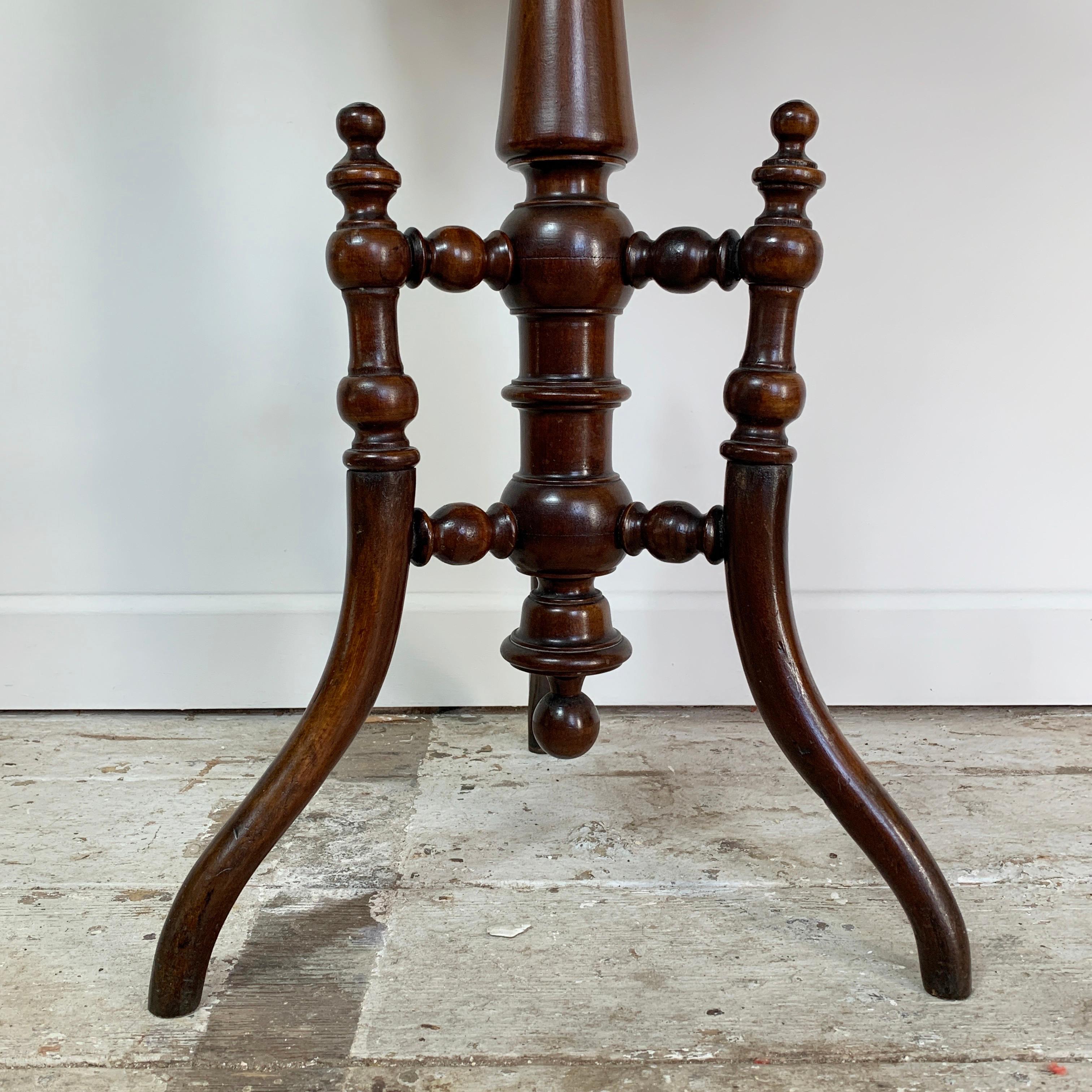 Antique Swedish Gypsy Table with Walnut Veneer In Good Condition For Sale In Hastings, GB