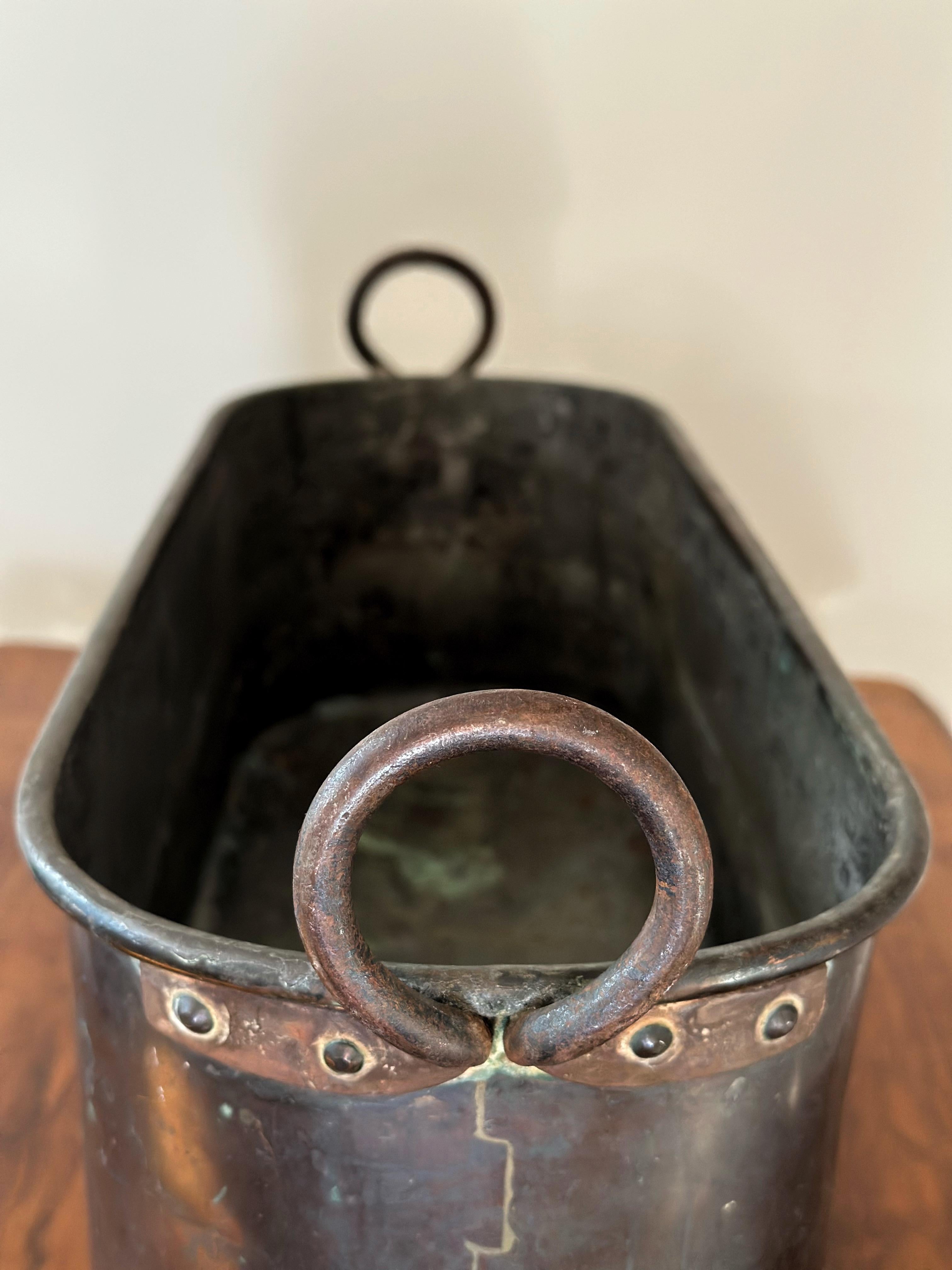 Ancienne jardinière suédoise en cuivre martelé, vers 1900 en vente 3