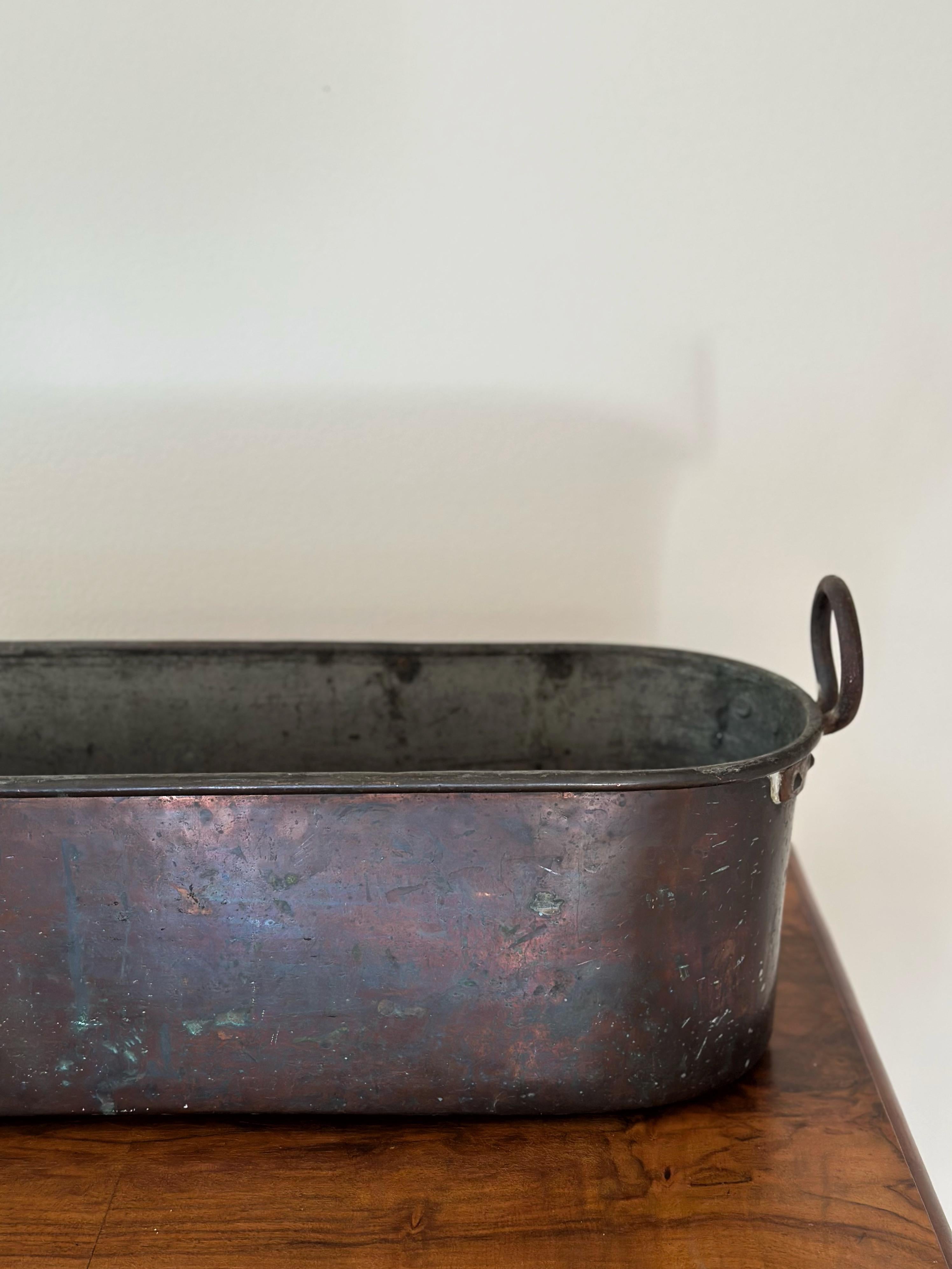 Ancienne jardinière suédoise en cuivre martelé, vers 1900 Bon état - En vente à Bromma, SE