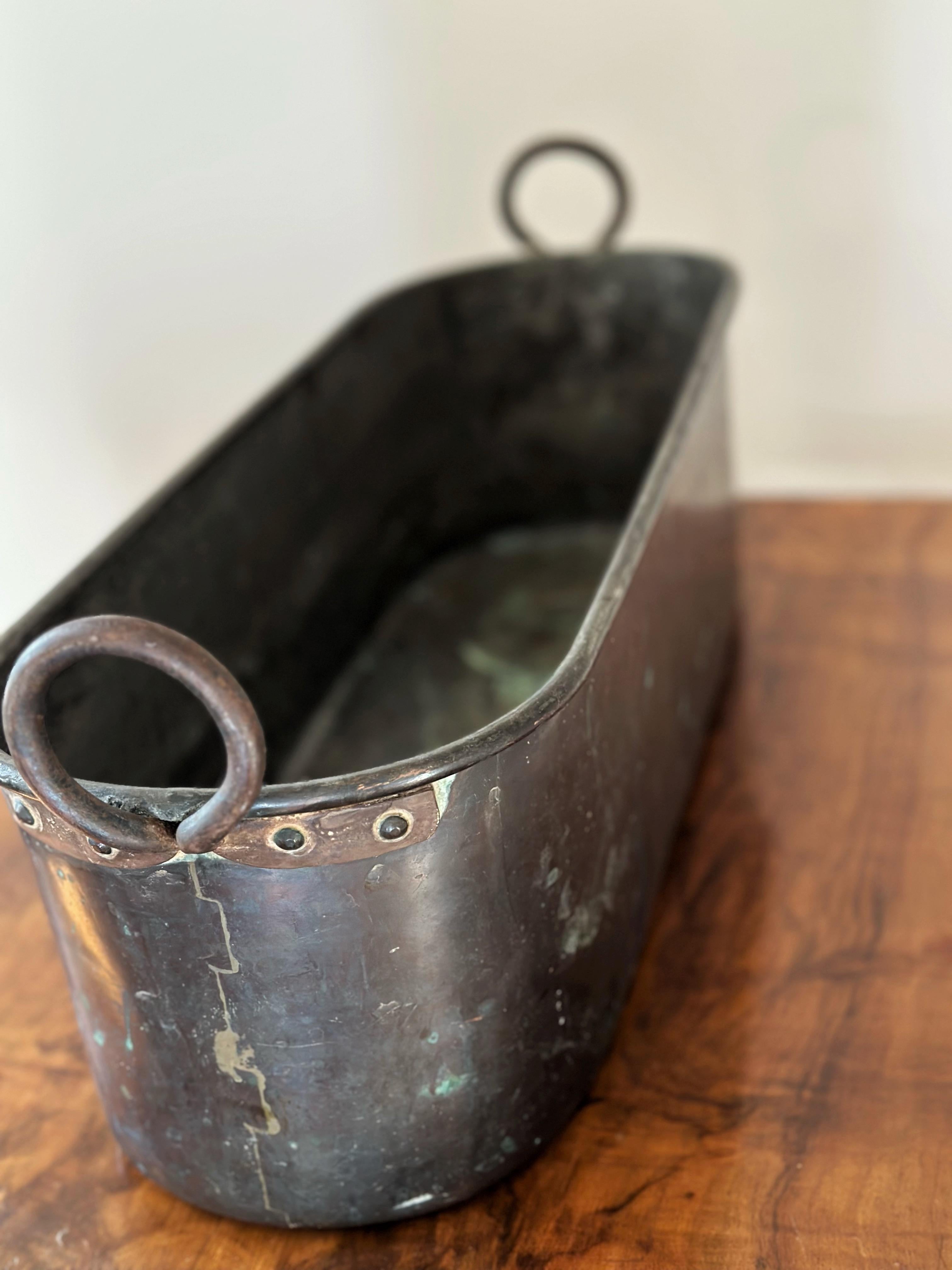 Ancienne jardinière suédoise en cuivre martelé, vers 1900 en vente 1