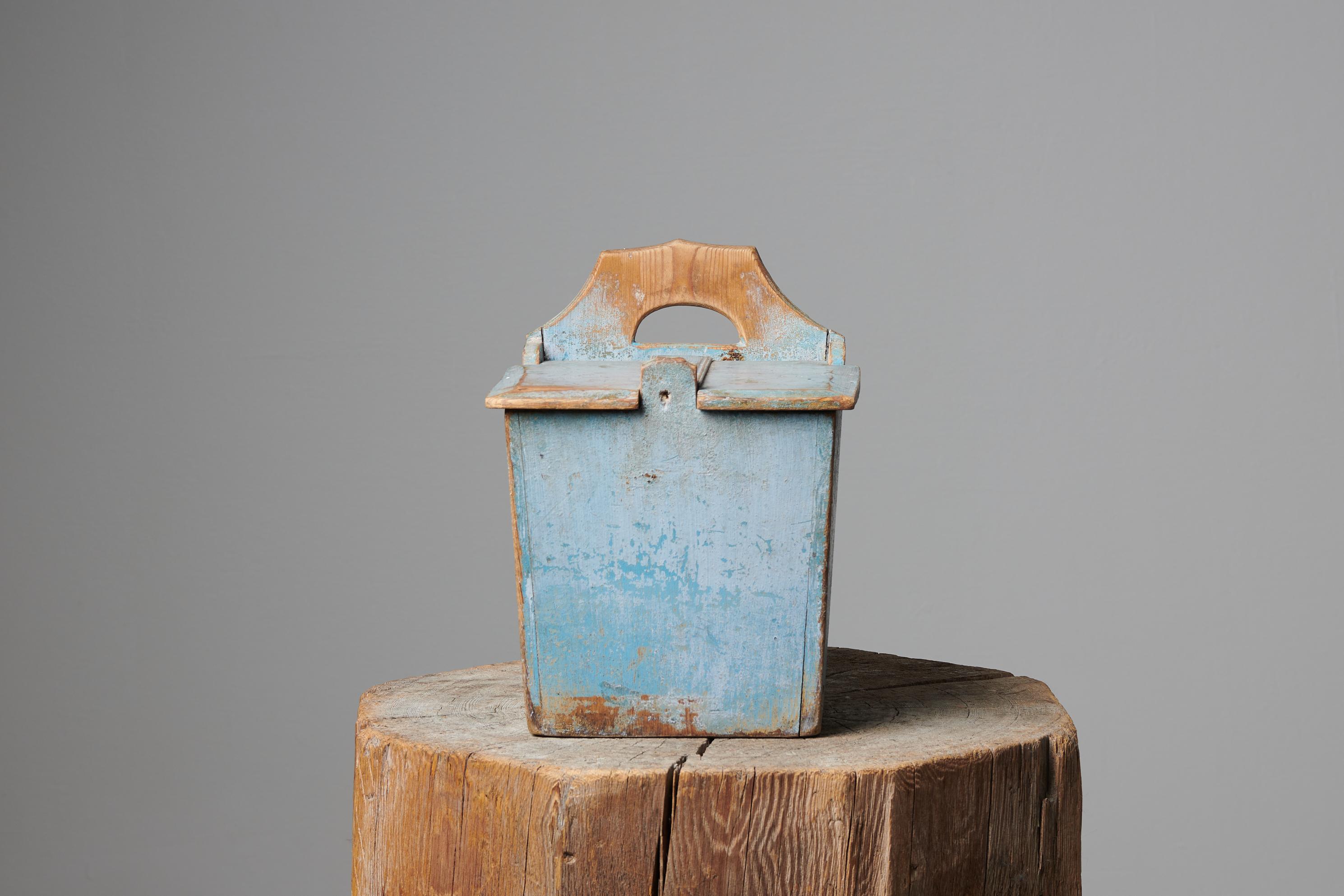 Artisanat Boîte à farine suédoise ancienne en pin fabriquée à la main d'artisanat en vente