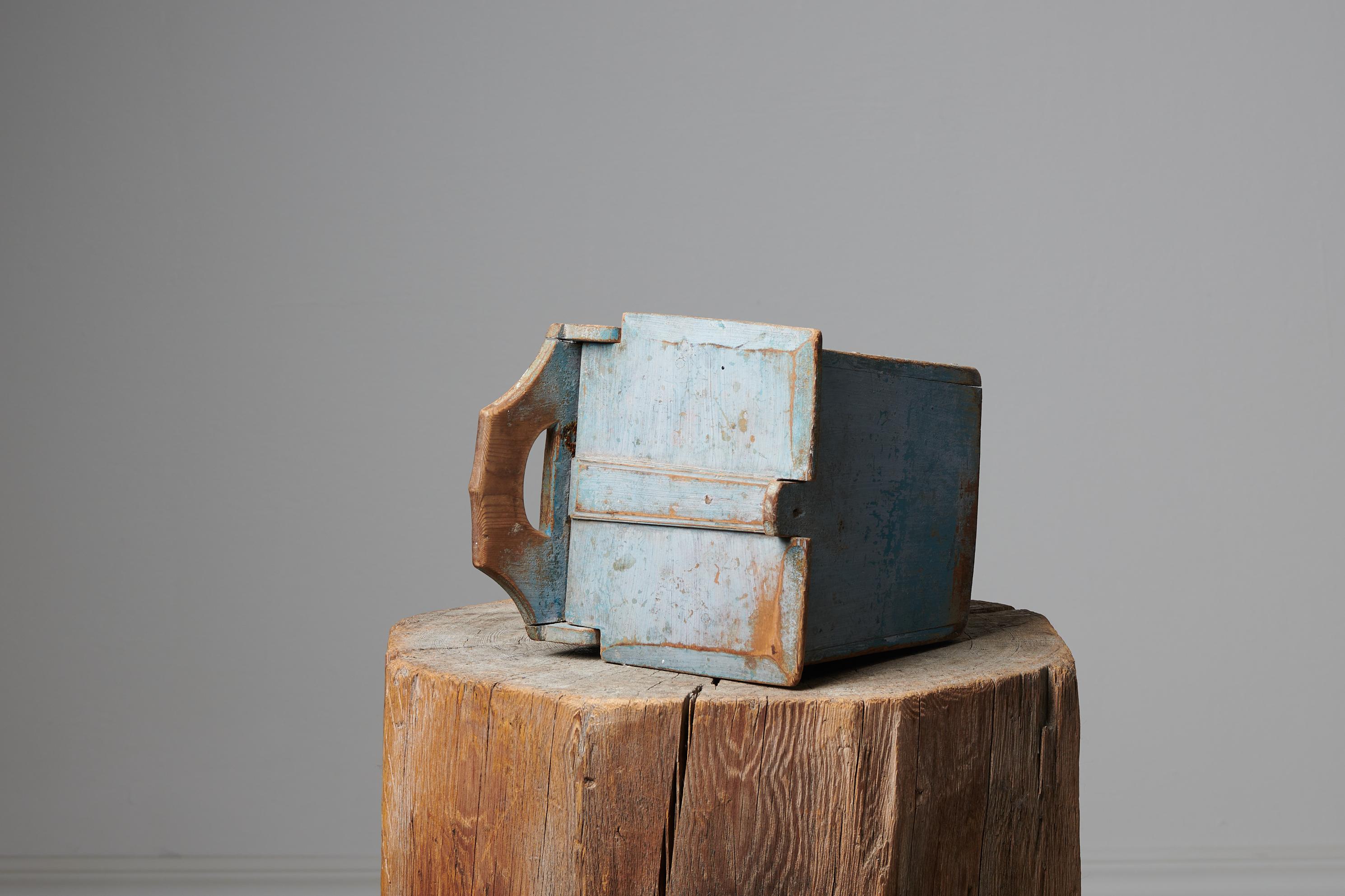 XIXe siècle Boîte à farine suédoise ancienne en pin fabriquée à la main d'artisanat en vente