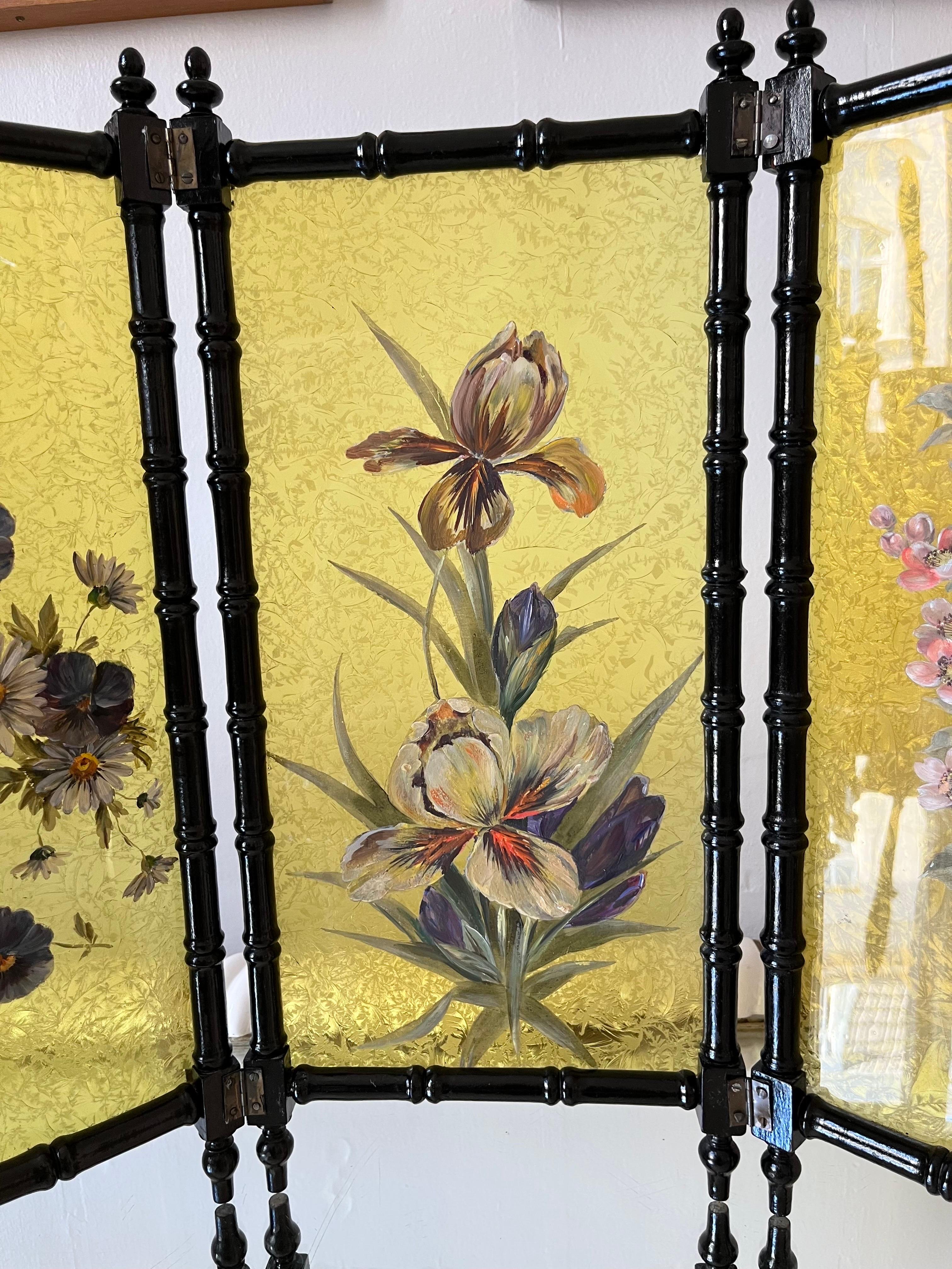 Antique Swedish Hand-Painted Decorative Three-Panel Glass Screen In Good Condition For Sale In Frederiksberg C, DK