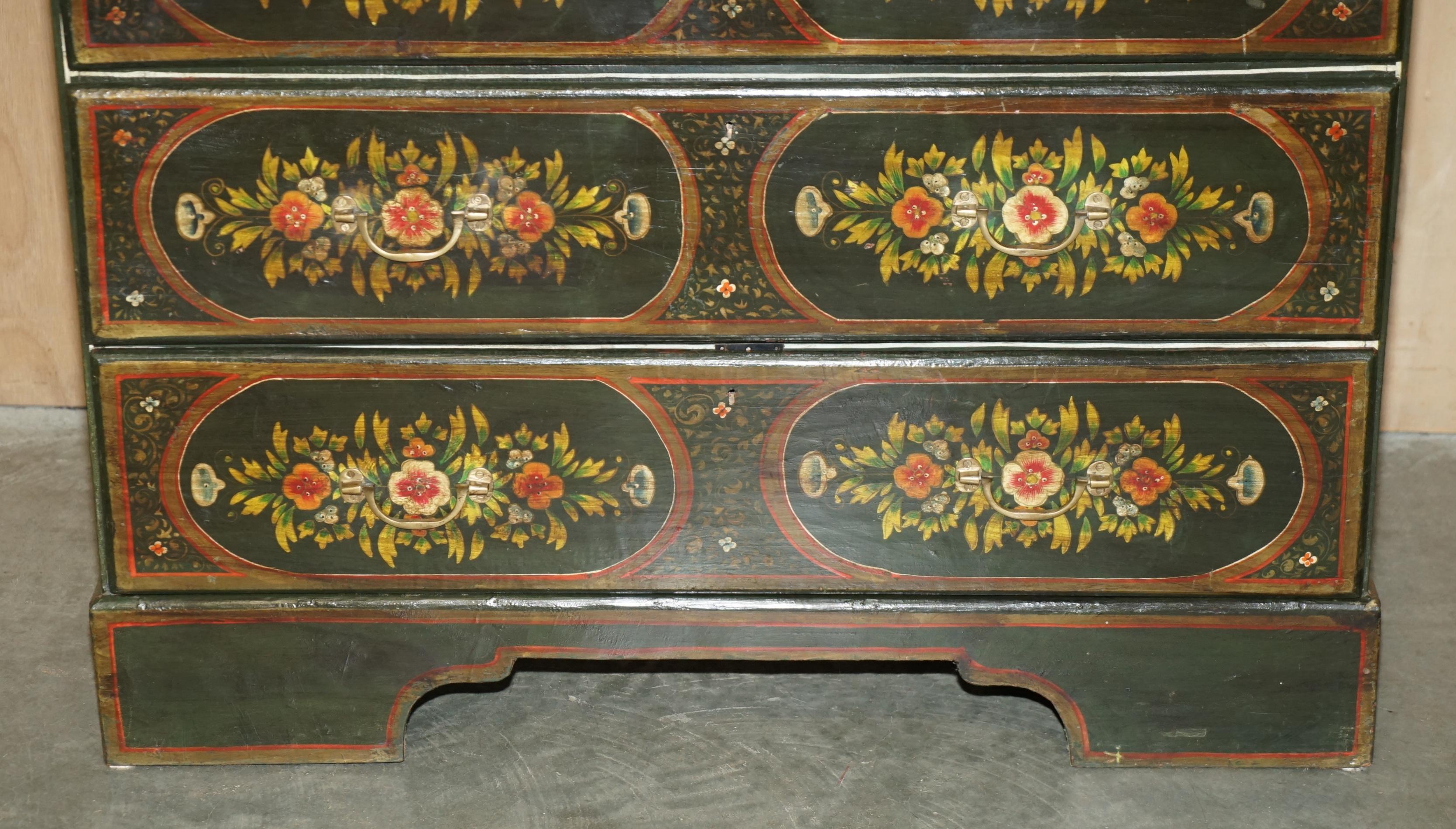 ANTiQUE SWEDISH HAND PAINTED GREEN FLORAL TWO OVER THREE CHEST OF DRAWERS For Sale 3