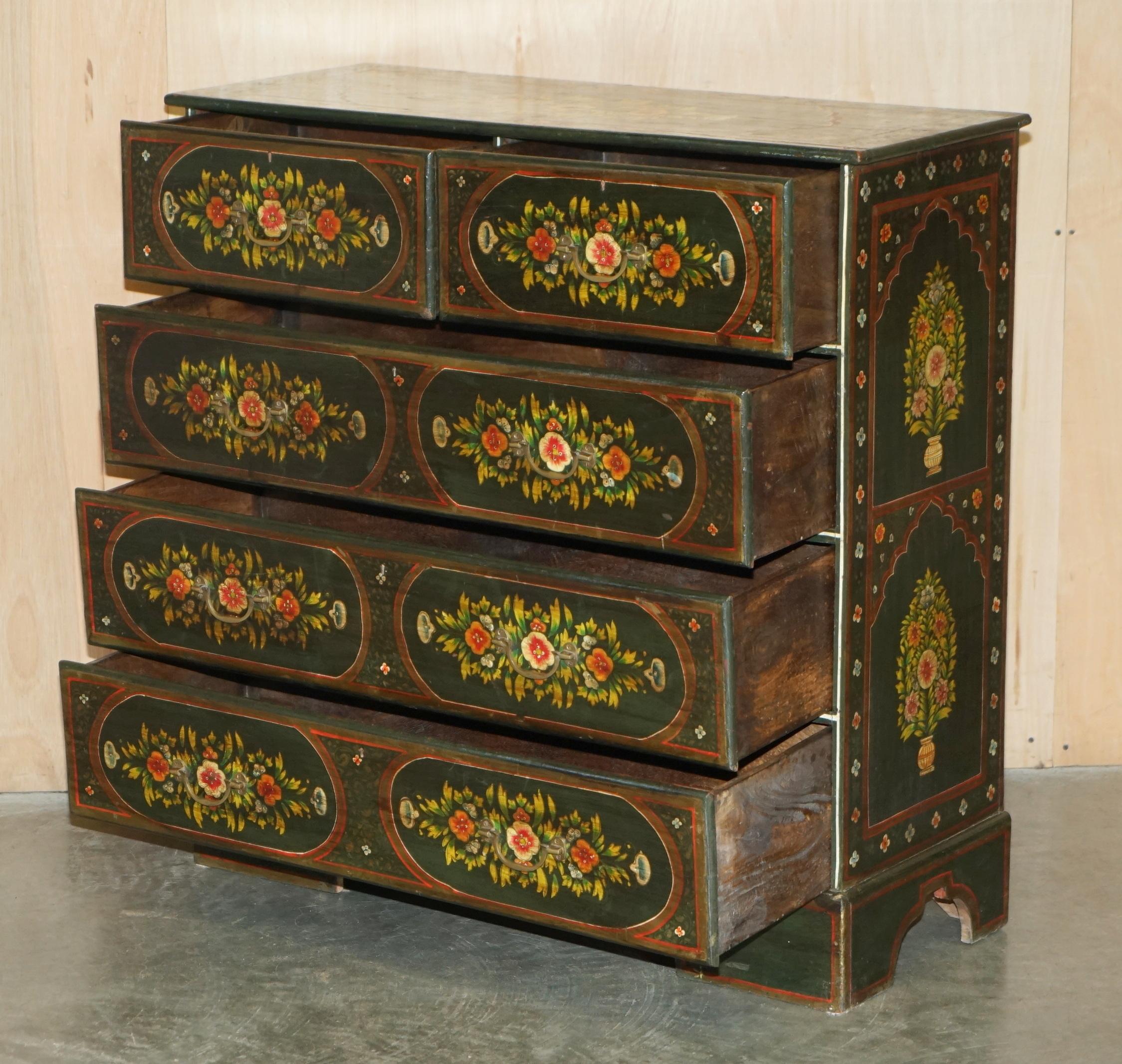 ANTiQUE SCHWEDISCHE HANDGEMALTE GRÜNE FLORALE ZWEI ÜBER DREI SCHRANKKOMPETEN im Angebot 8