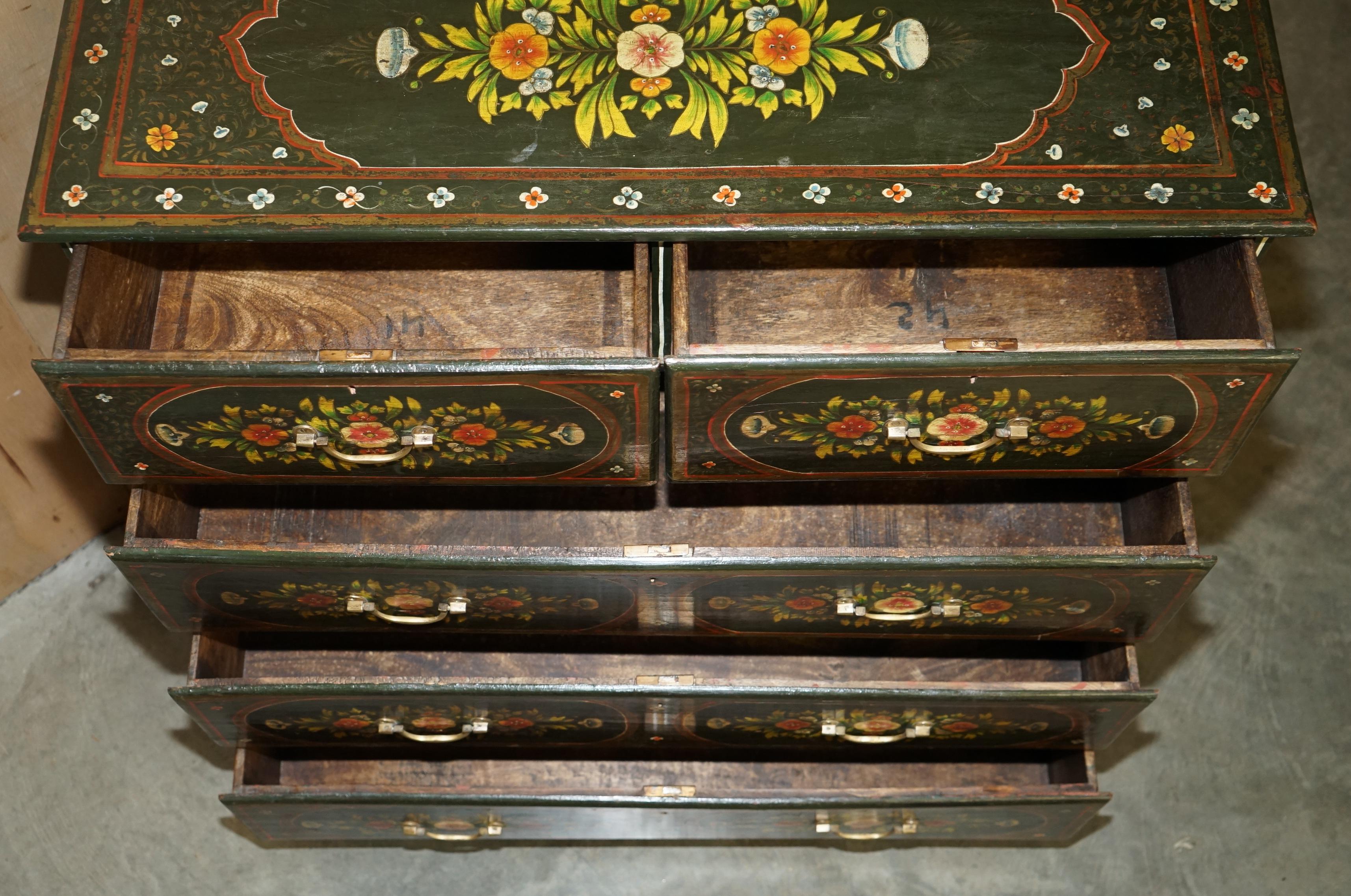 ANTiQUE SCHWEDISCHE HANDGEMALTE GRÜNE FLORALE ZWEI ÜBER DREI SCHRANKKOMPETEN im Angebot 9