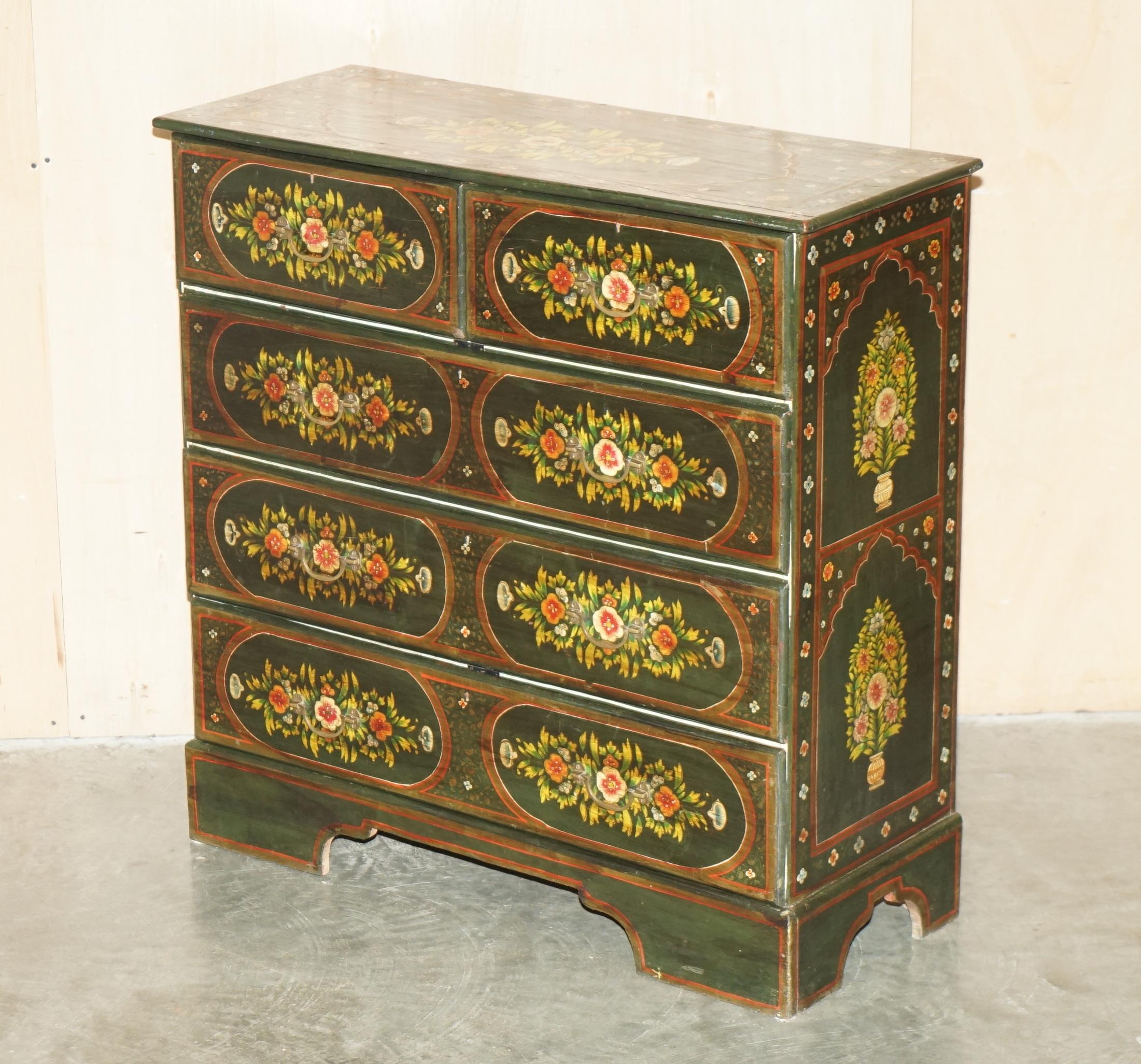 Royal House Antiques

Royal House Antiques freut sich, diese erhabene antike schwedische ca. 1880-1900 handbemalte grüne Blumenkommode in zwei über drei Formationen zum Verkauf anzubieten 

Bitte beachten Sie die Liefergebühr aufgeführt ist nur ein