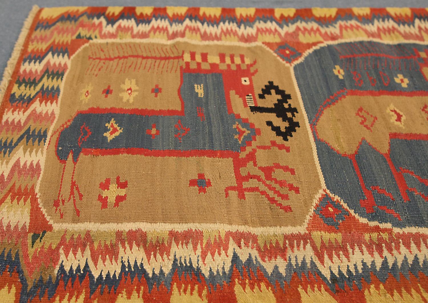 Antique Swedish Horse Design Beige and Blue Textile, 19th Century In Good Condition For Sale In Ferrara, IT