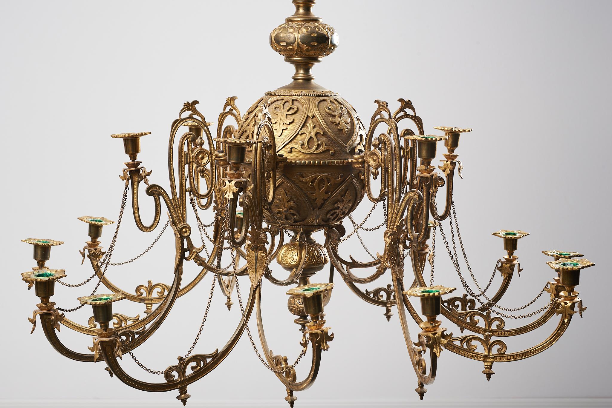 Antique Swedish Intricate Bronzed Chandelier In Good Condition For Sale In Kramfors, SE