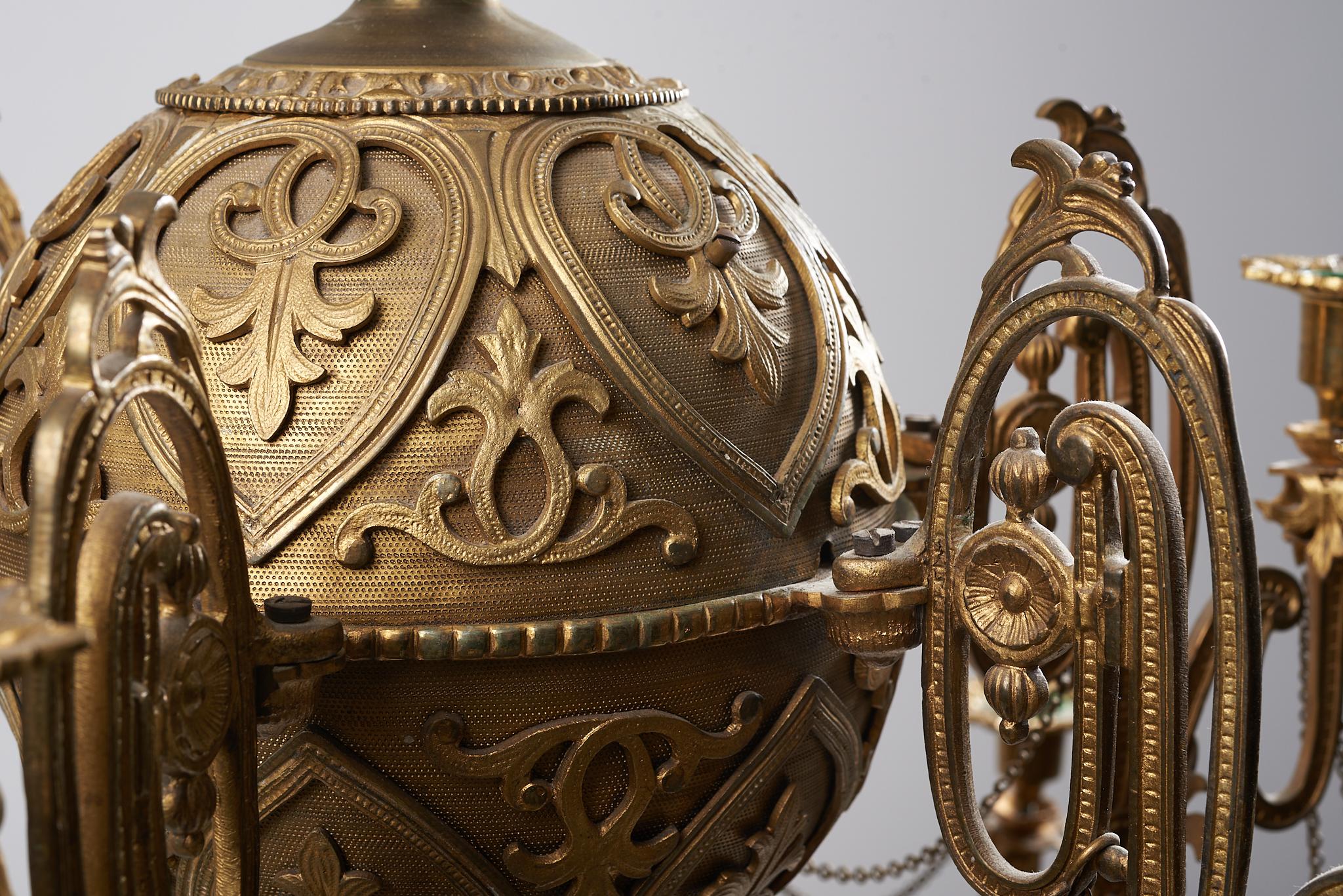 Antiker schwedischer aufwändiger Bronze-Kronleuchter  (19. Jahrhundert) im Angebot