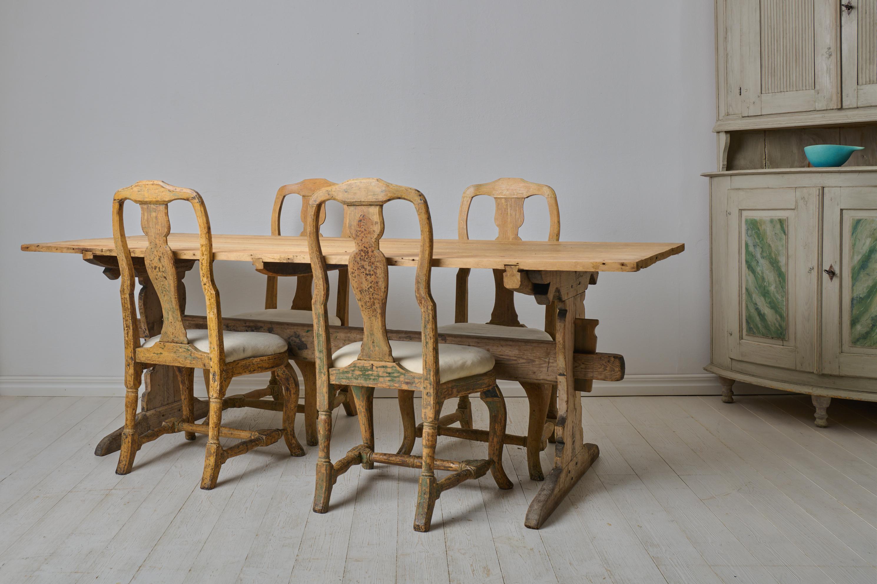 Suédois Grande table de salle à manger suédoise ancienne et authentique en pin, état d'origine en vente